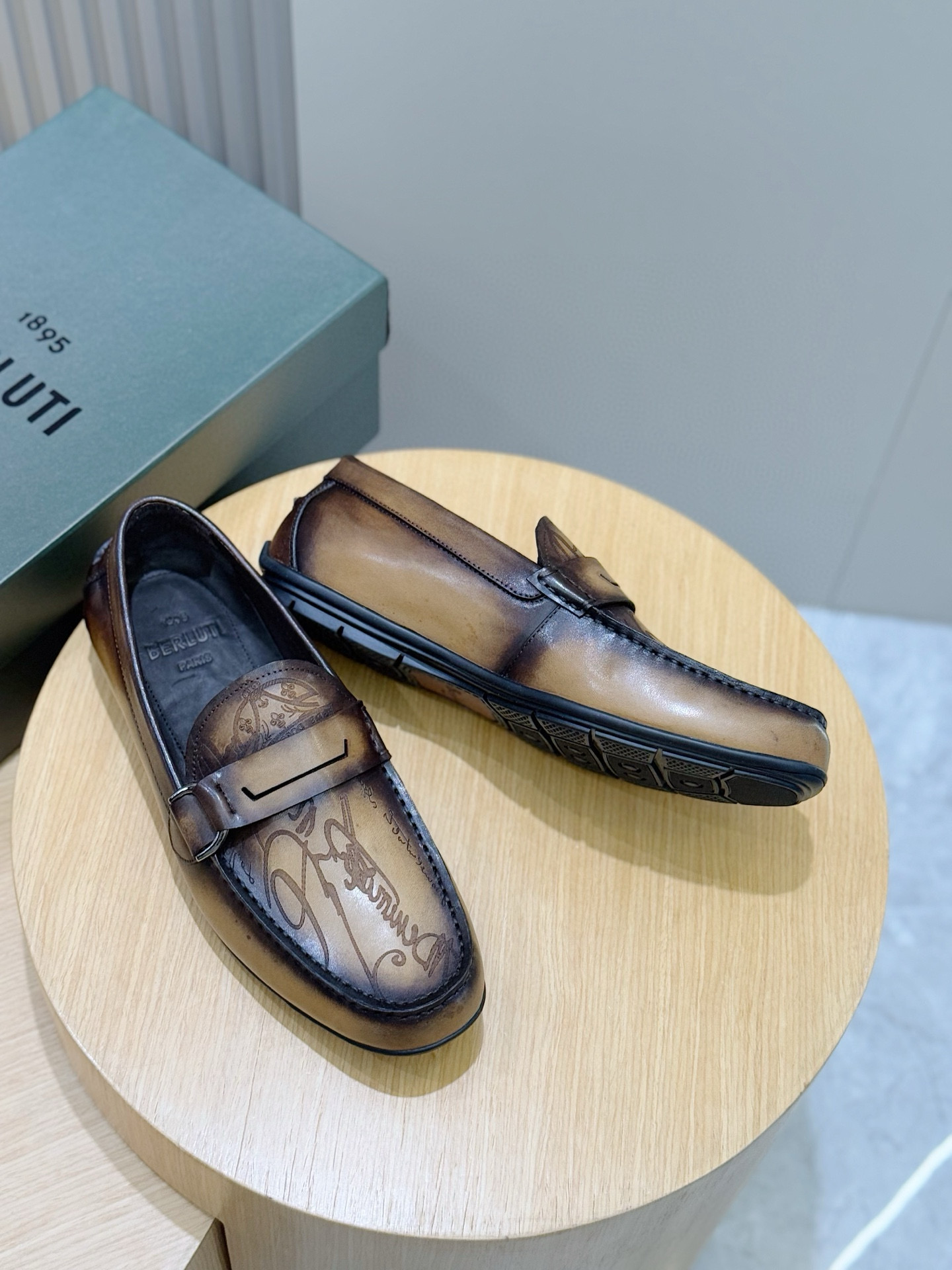 벨루티 Berluti Lorenzo Drive Camoscio 로퍼