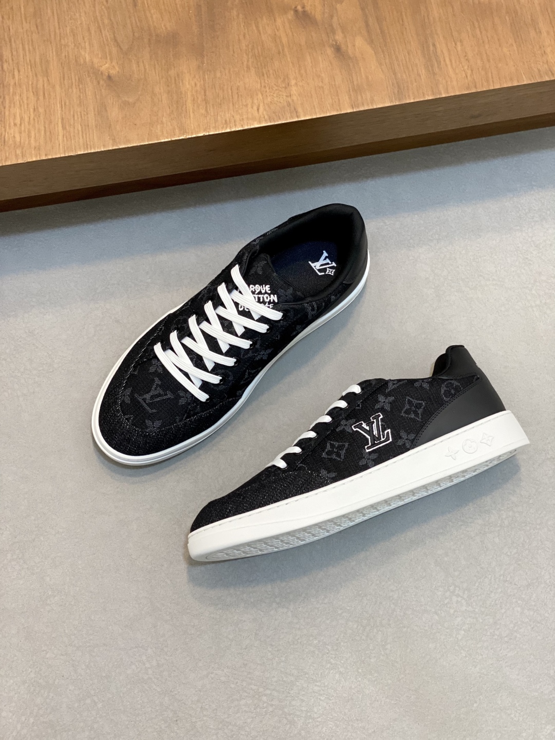 루이비통 Louis Vuitton 스니커즈