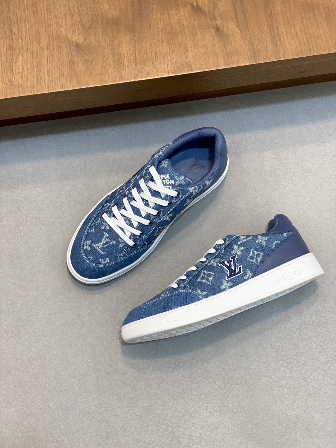 루이비통 Louis Vuitton 스니커즈