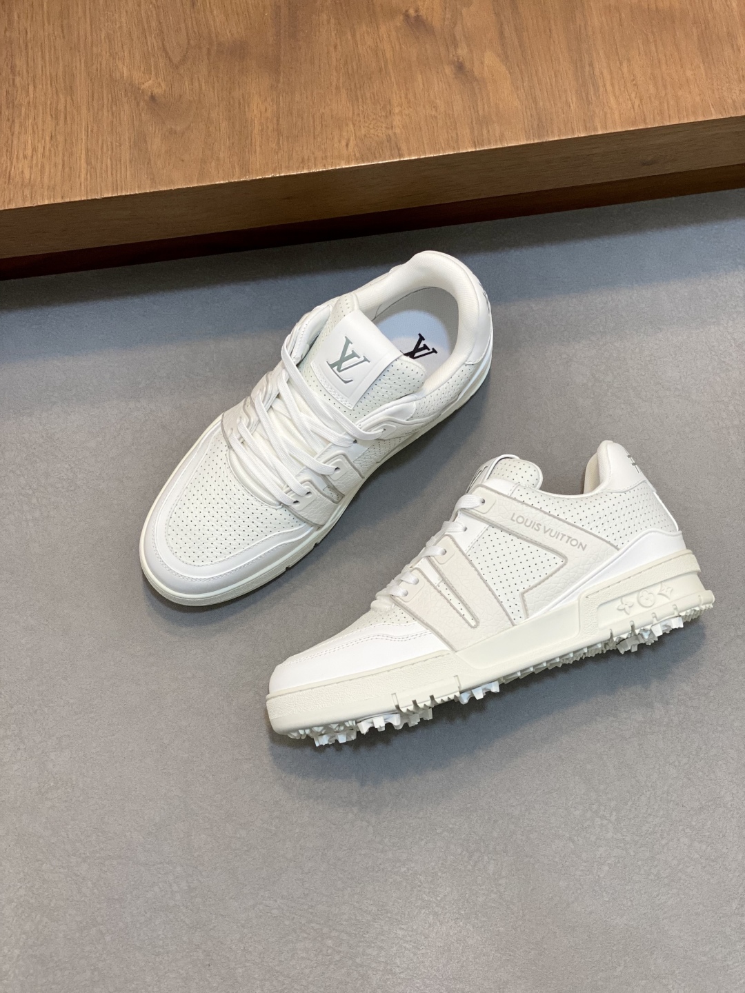 루이비통 LV TRAINER 스니커즈