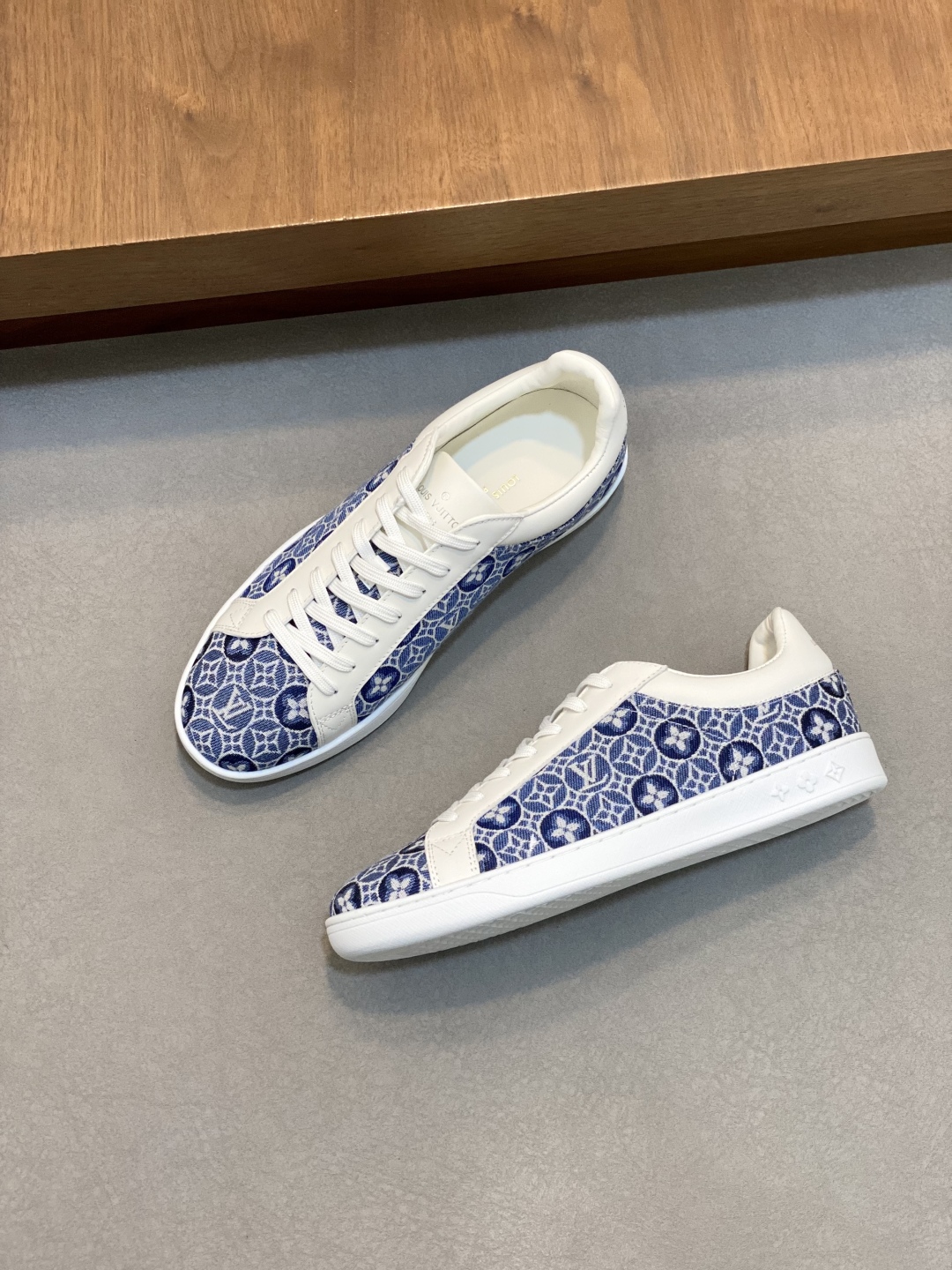 루이비통 Louis Vuitton 스니커즈
