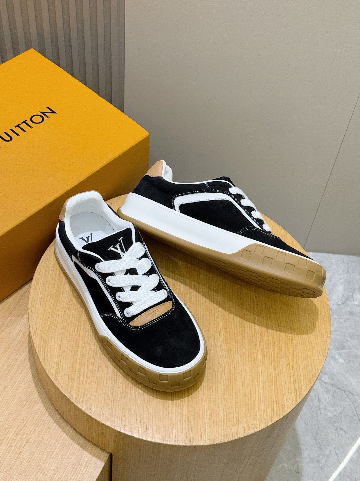 루이비통 Louis Vuitton 스니커즈