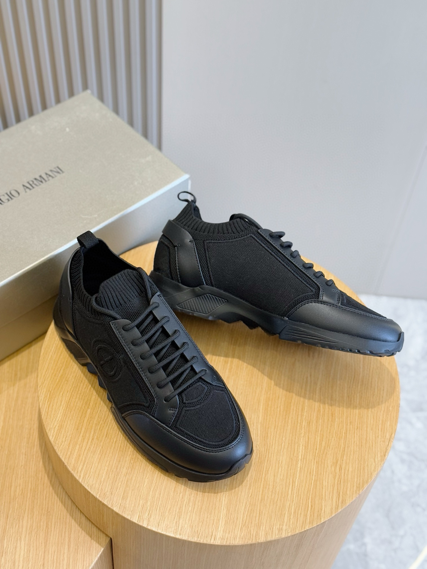 엠포리오 아르마니 Emporio Armani 스니커즈