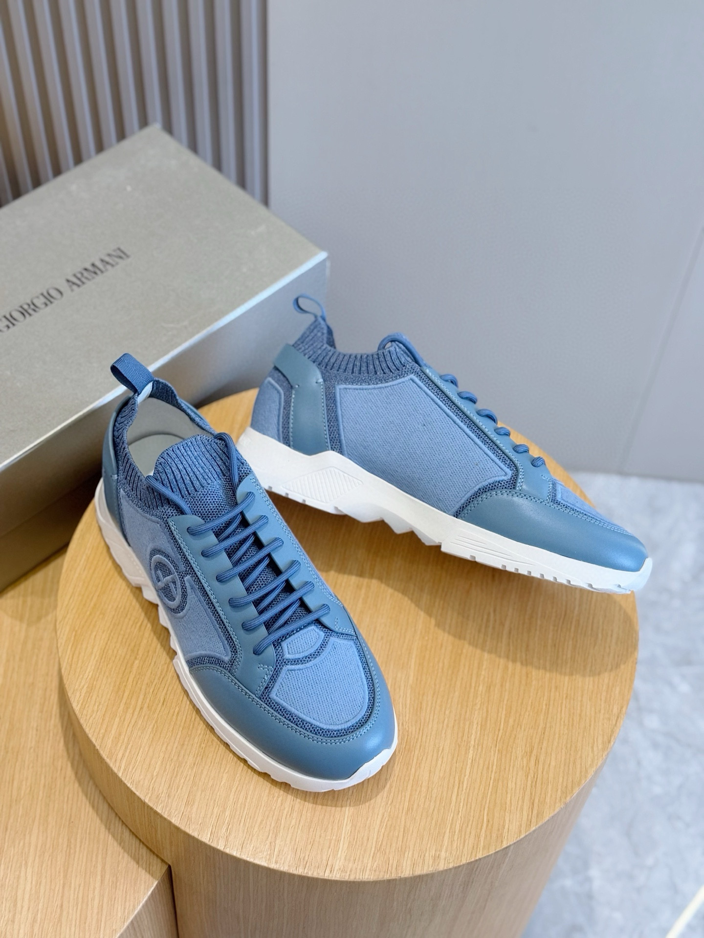 엠포리오 아르마니 Emporio Armani 스니커즈