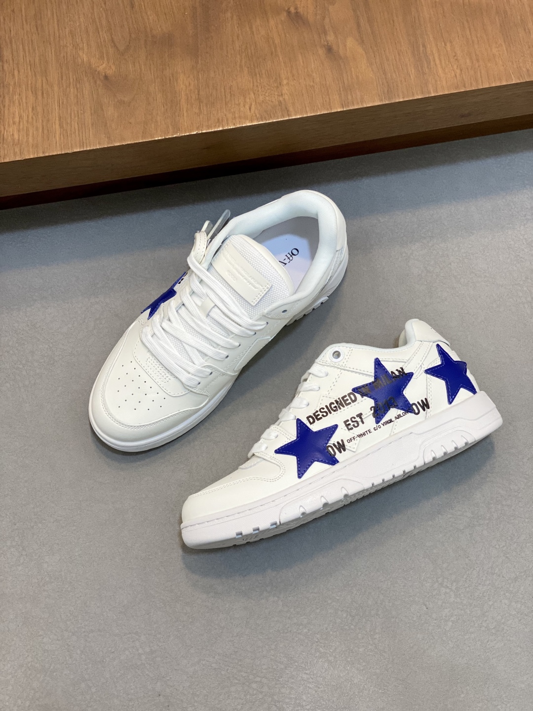 오프화이트 (Off-White) 스니커즈