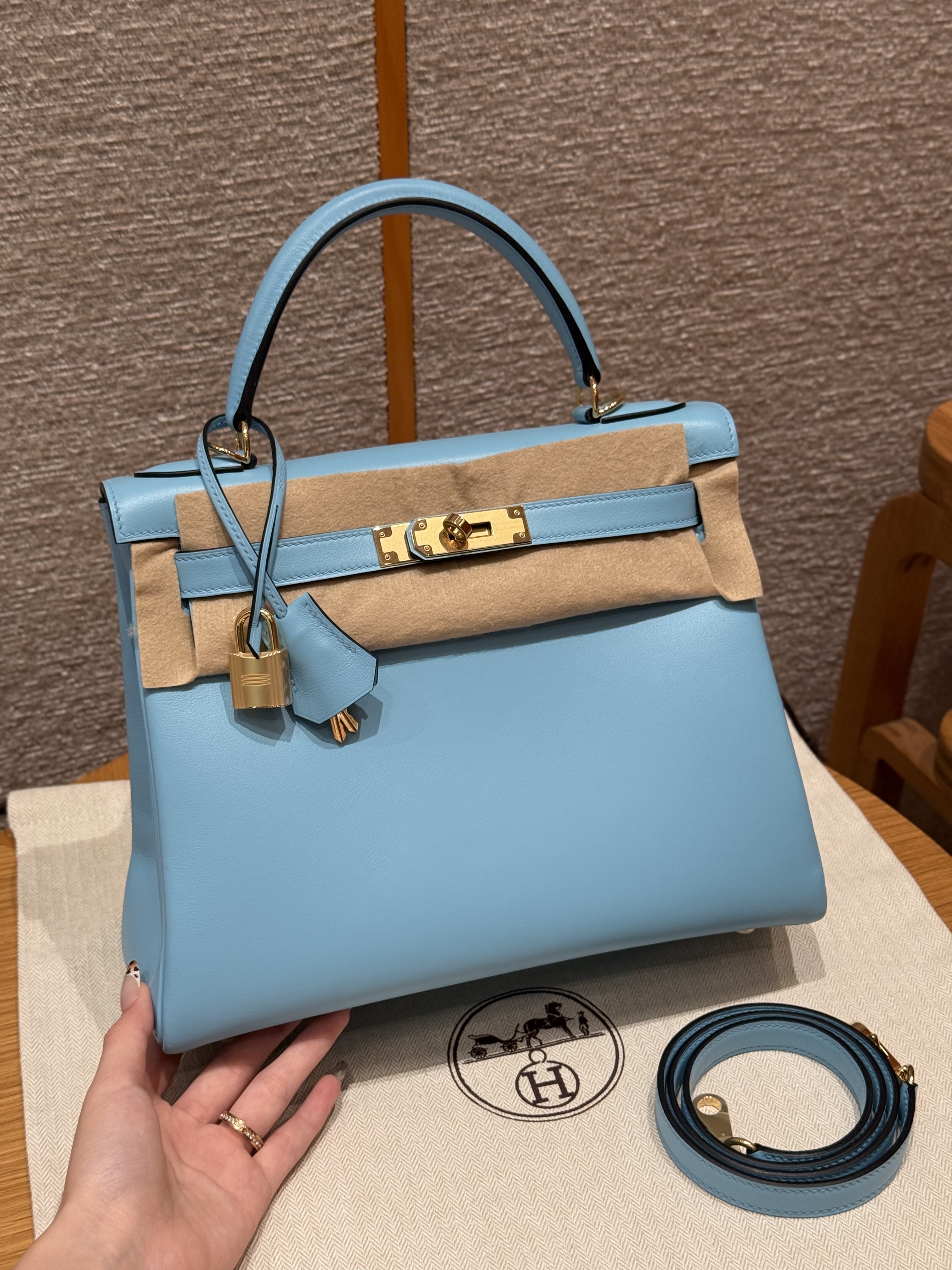 에르메스 Hermes Kelly 28cm Swift 7N Celeste/gold