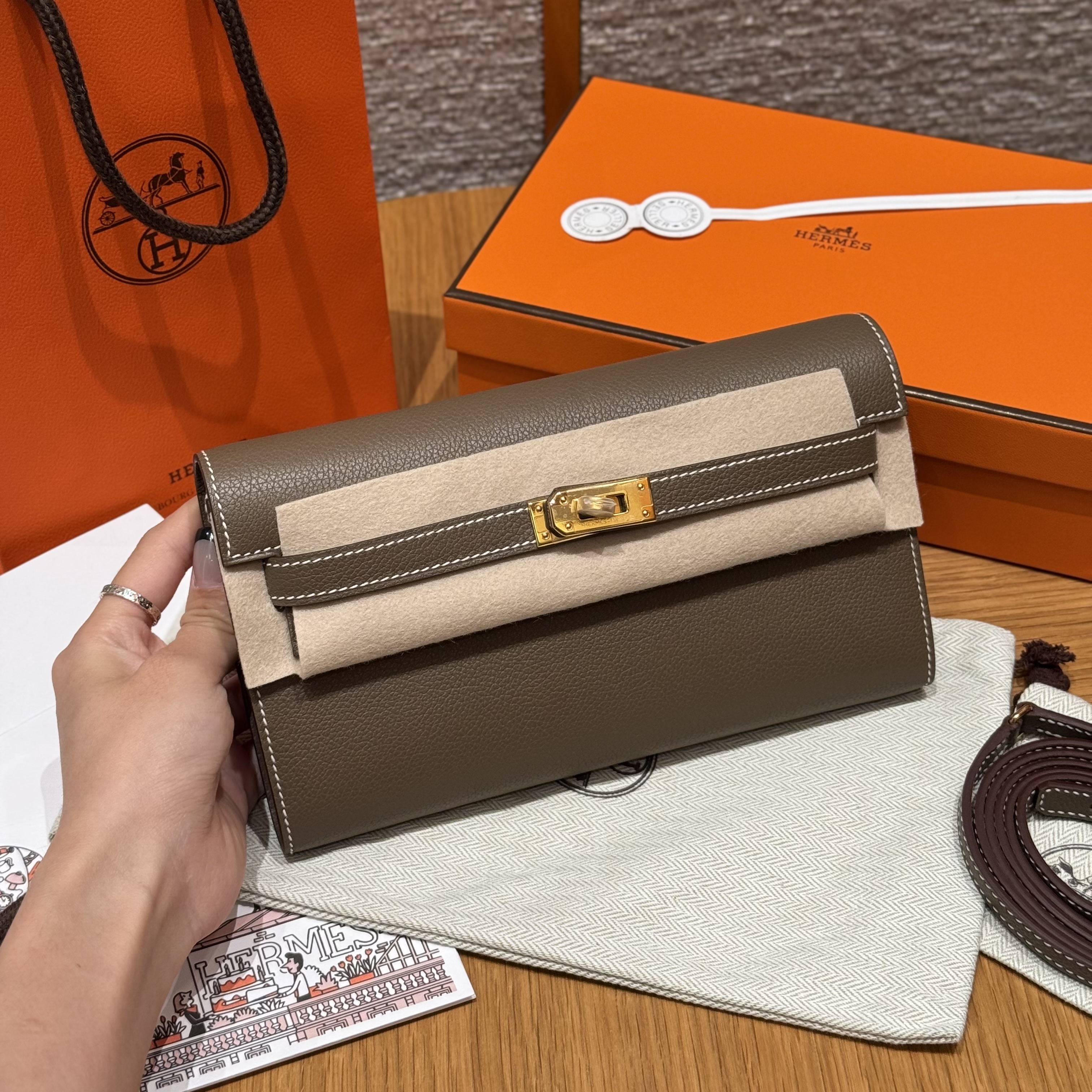 에르메스 Hermes Kelly to go 19cm evercolor 18 Etoupe/gold