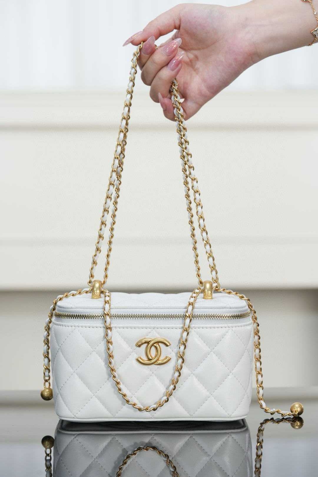 샤넬 Chanel 25s Long Vanity with chain White 17cm