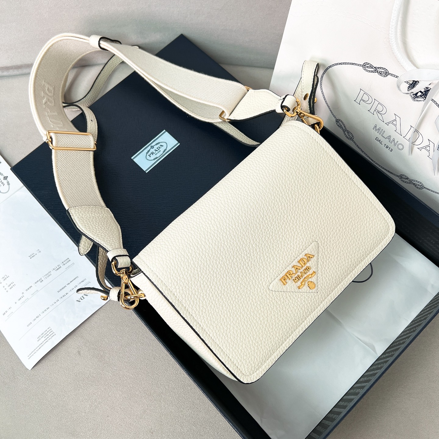 프라다 Prada 1BD314 가죽 숄더백 23cm