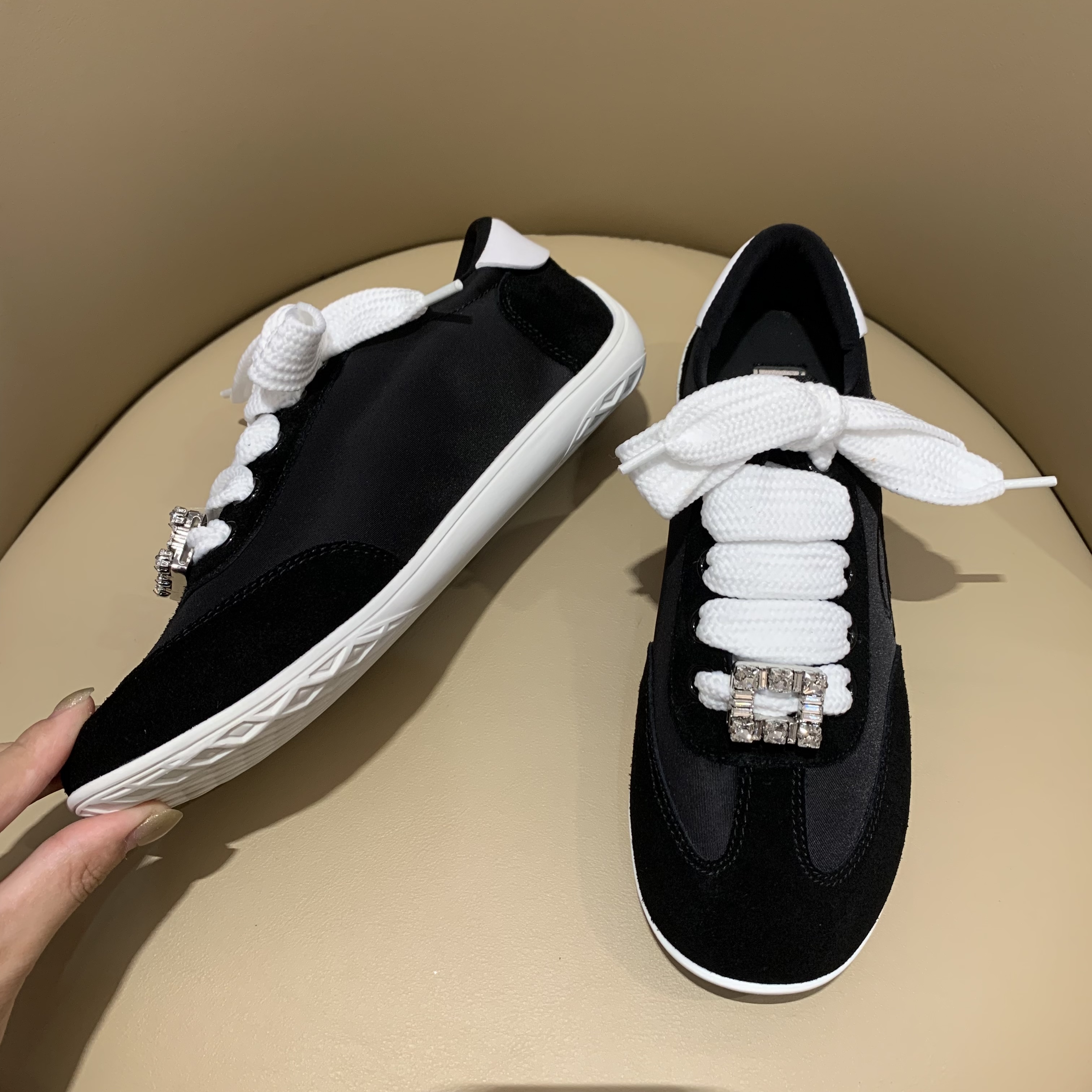 로저비비에 Roger Vivier 스니커즈