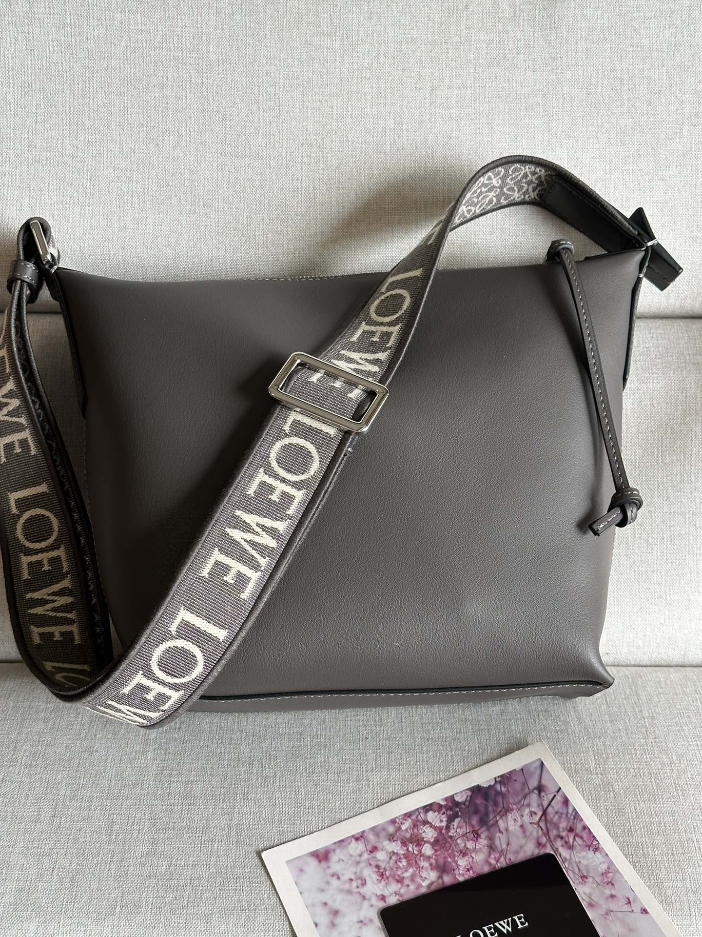 로에베 Loewe 2201S Small Cubi Crossbody Bag in Supple Smooth Calfskin 29.5cm