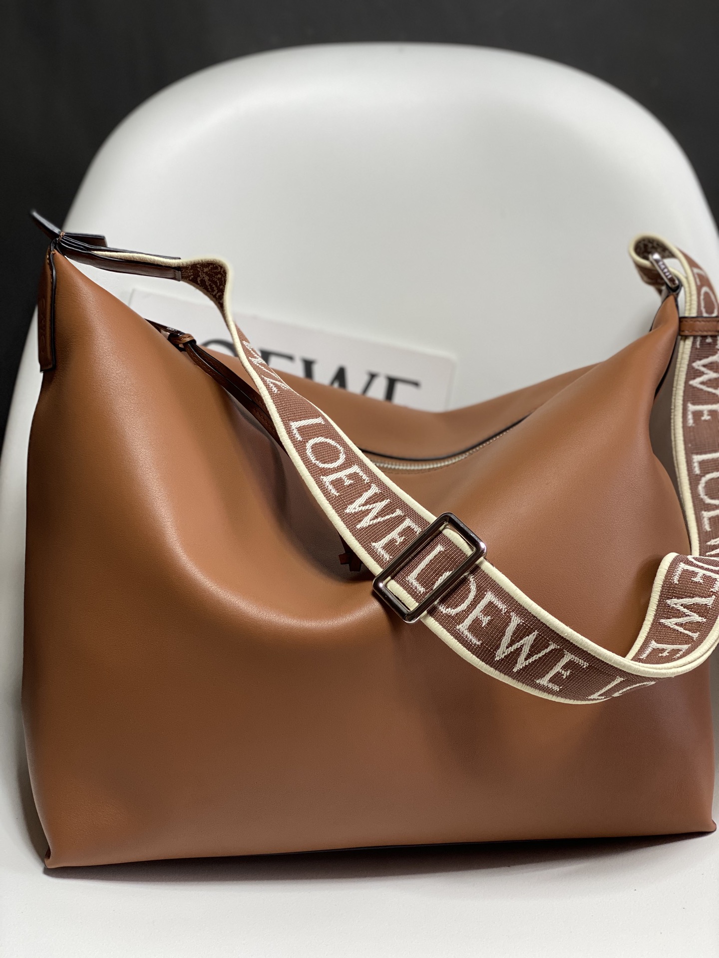 로에베 Loewe 2201 Cubi Crossbody Bag in Supple Smooth Calfskin 32CM