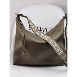 로에베 Loewe 2201 Cubi Crossbody Bag in Supple Smooth Calfskin 32CM