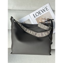 로에베 Loewe 2201 Cubi Crossbody Bag in Supple Smooth Calfskin 32CM
