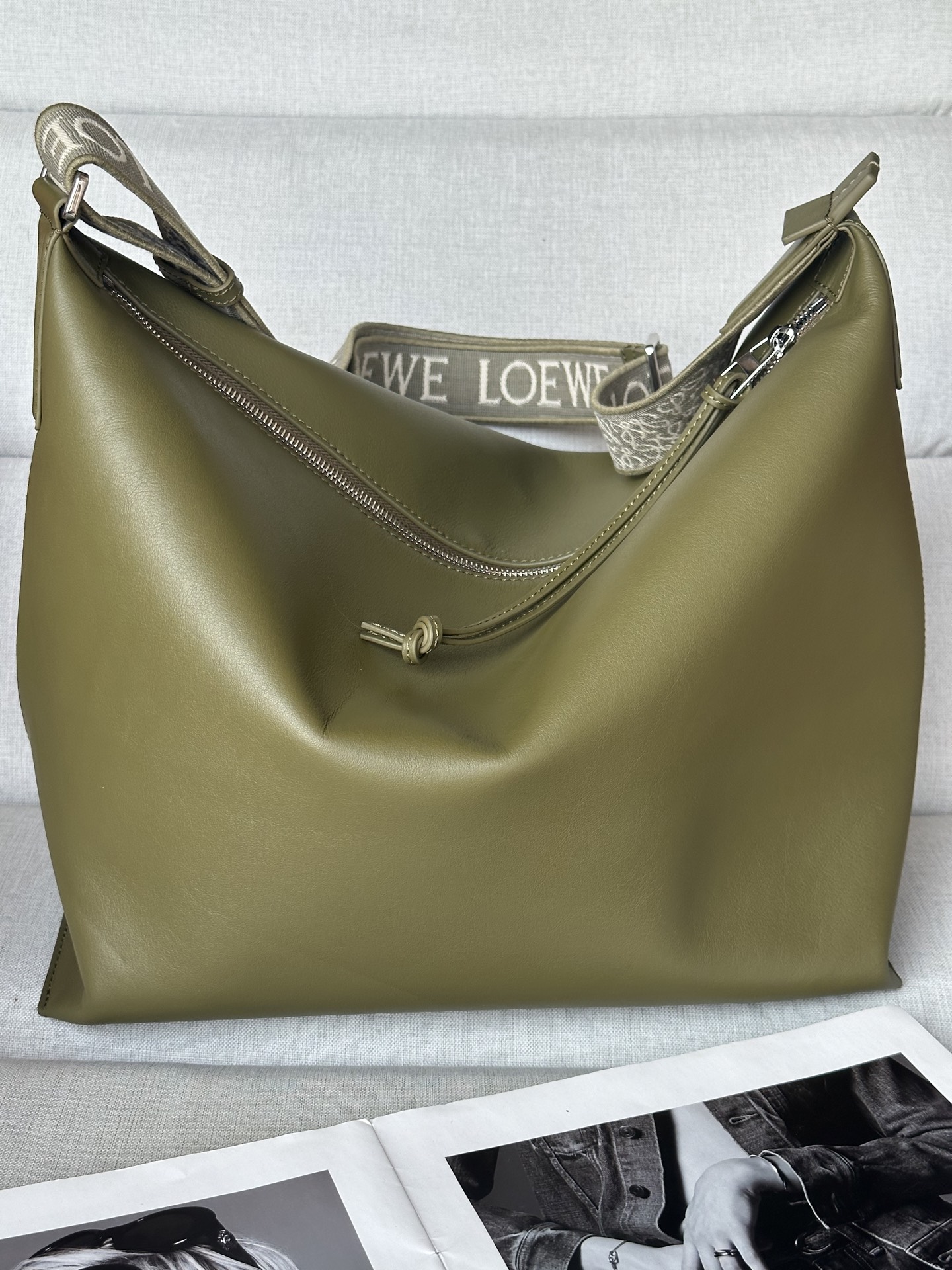 로에베 Loewe 2201 Cubi Crossbody Bag in Supple Smooth Calfskin 32CM