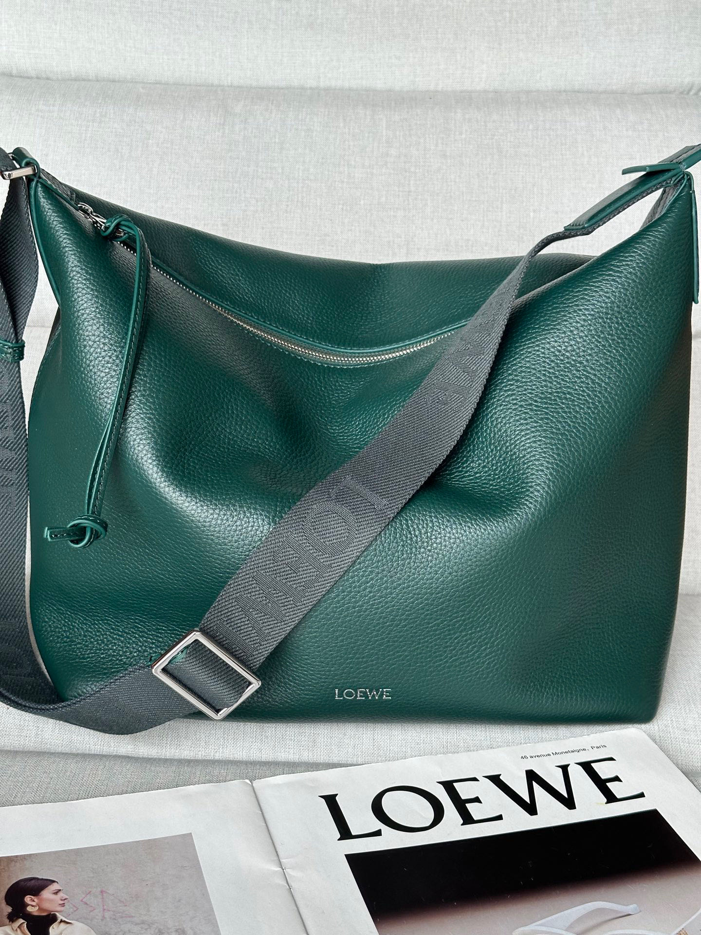 로에베 Loewe 2201 Cubi Crossbody Bag in Supple Grained Calfskin 32CM
