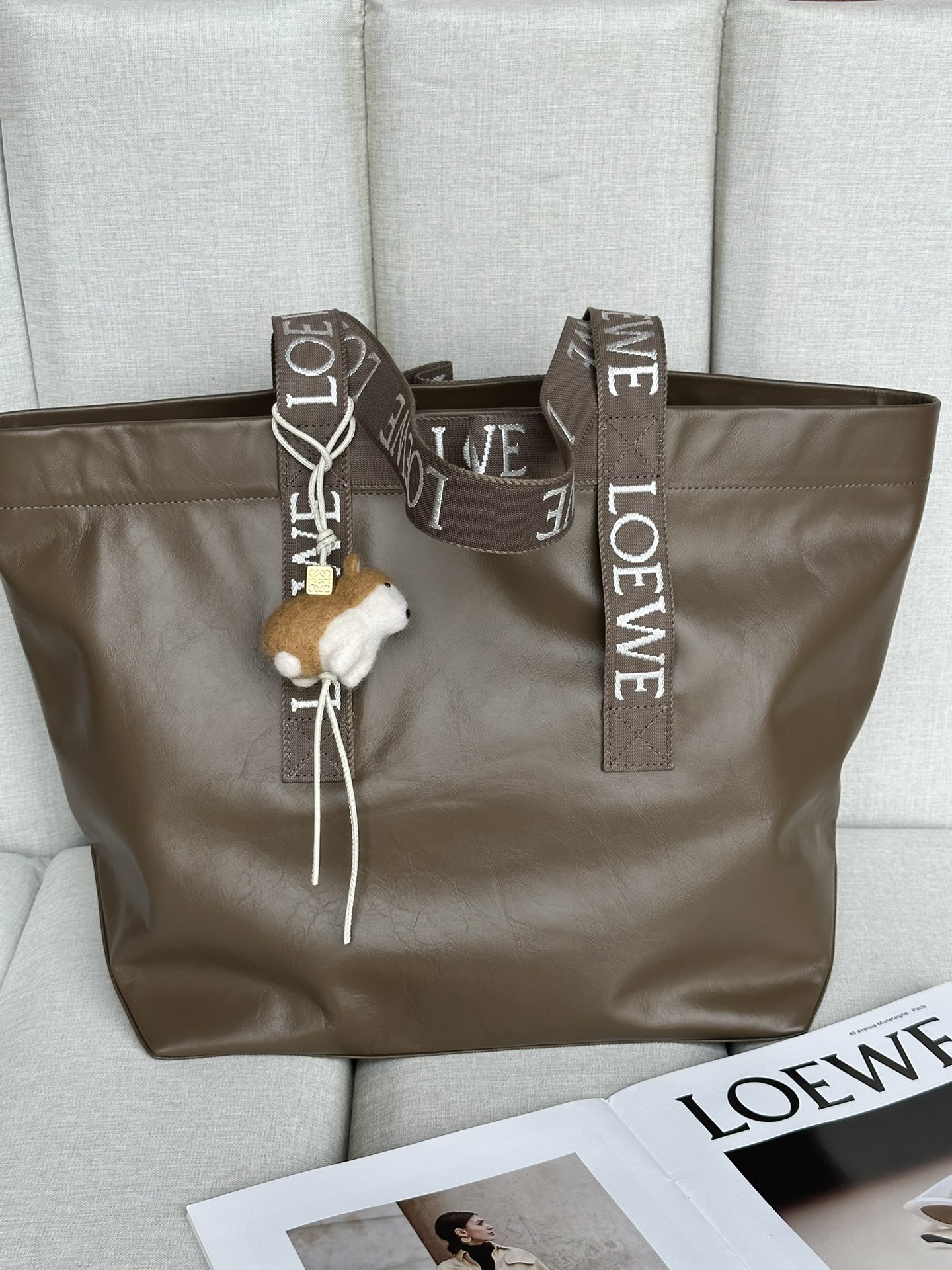 로에베 Loewe 2205 Fold Shopper in Paper Calfskin