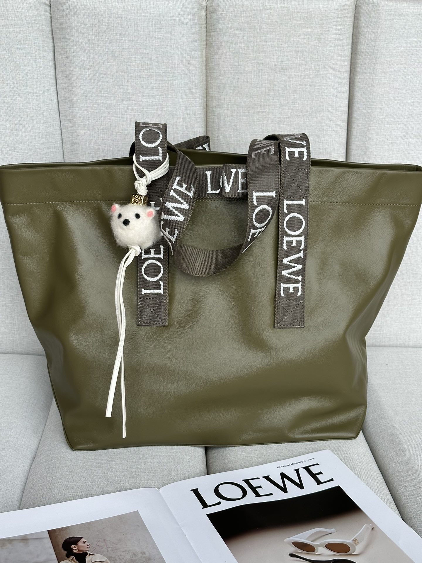 로에베 Loewe 2205 Fold Shopper in Paper Calfskin