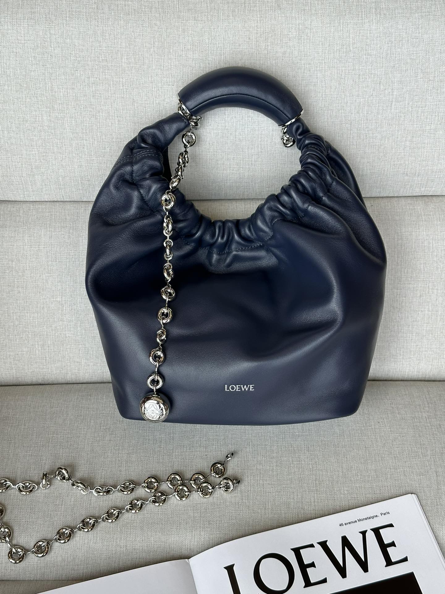 로에베 Loewe 3901 Small Squeeze Bag In Nappa Lambskin