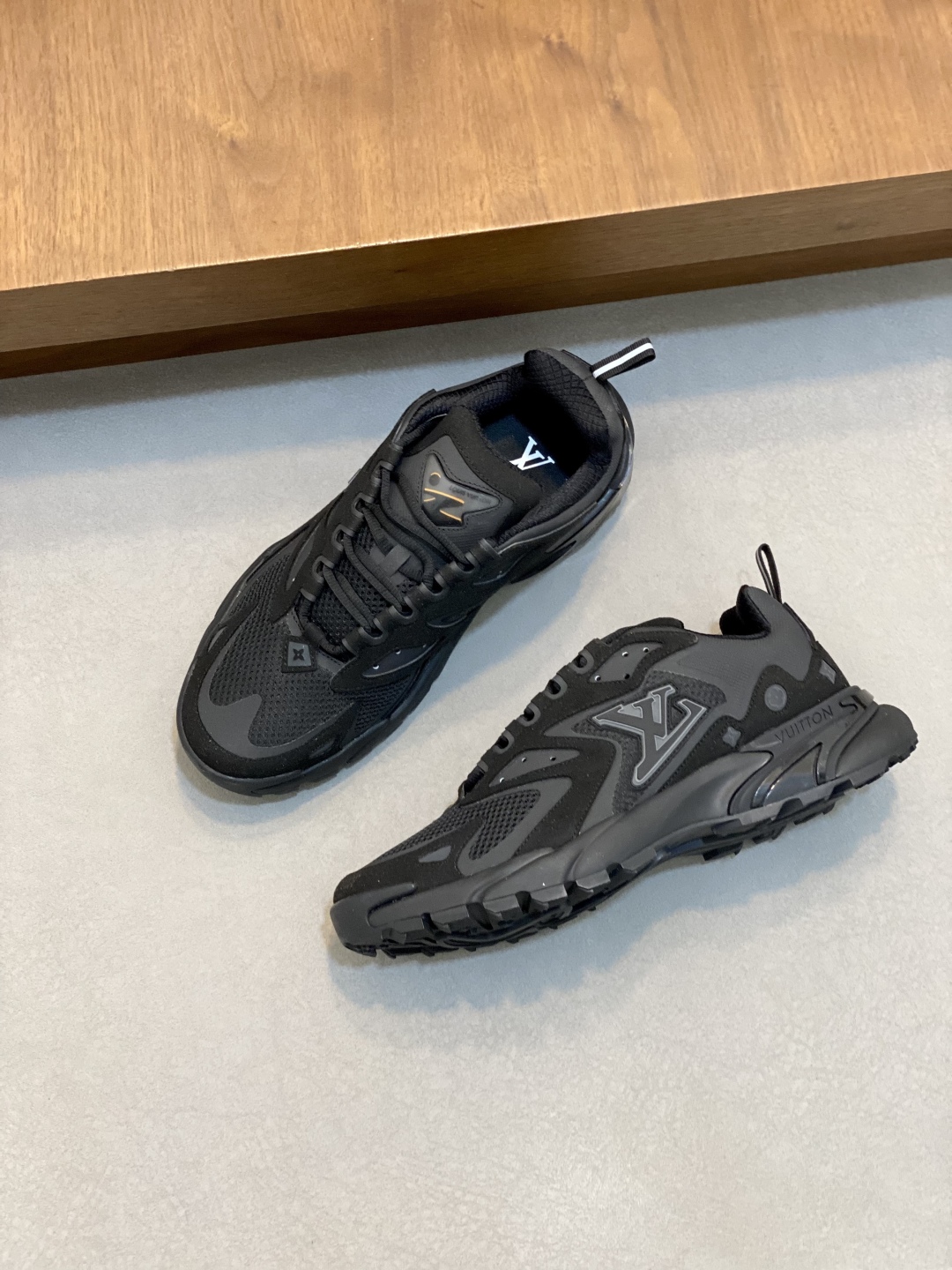 루이비통 Louis Vuitton Discovery 스니커즈