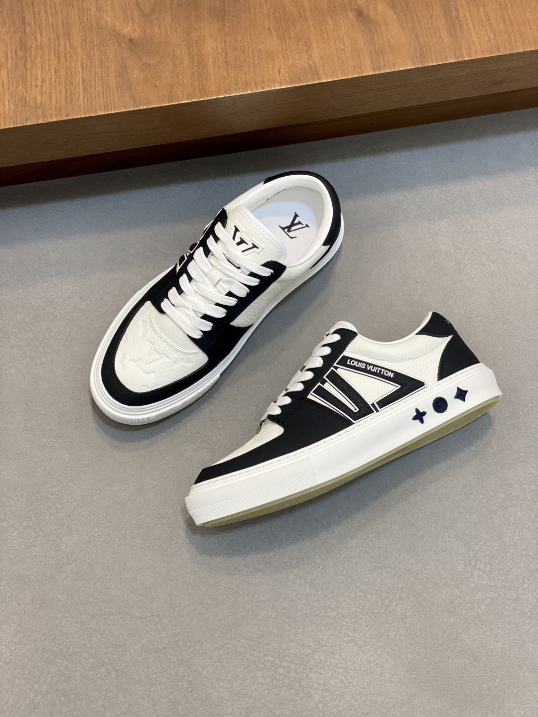 루이비통 Louis Vuitton 스니커즈