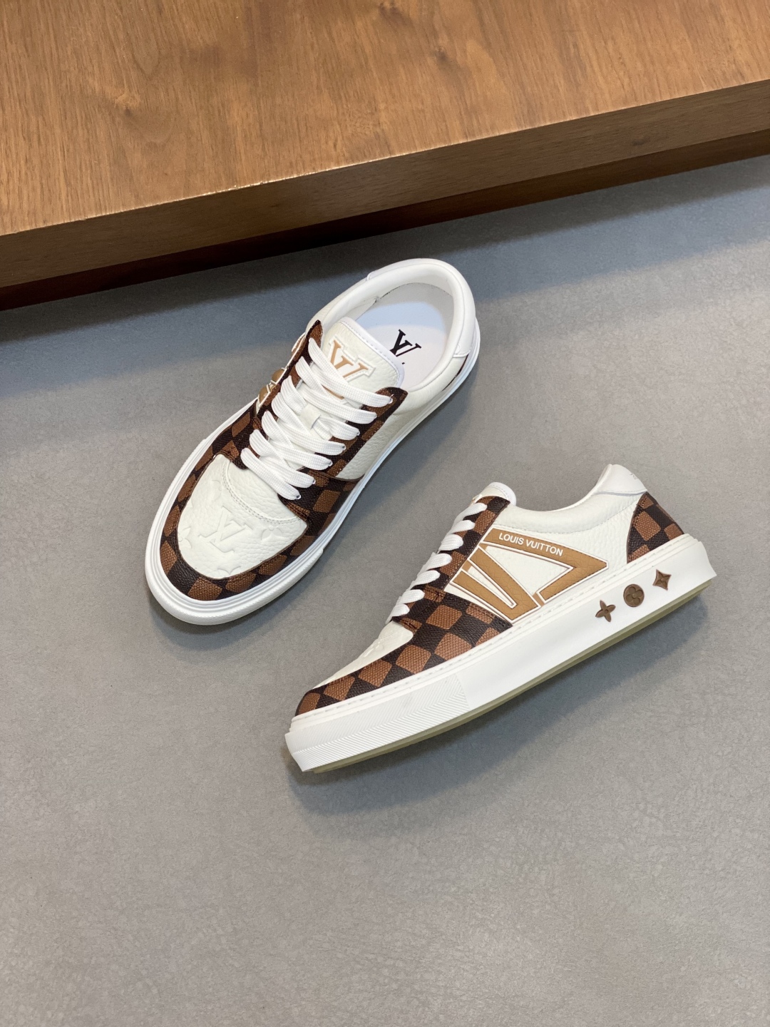 루이비통 Louis Vuitton 스니커즈
