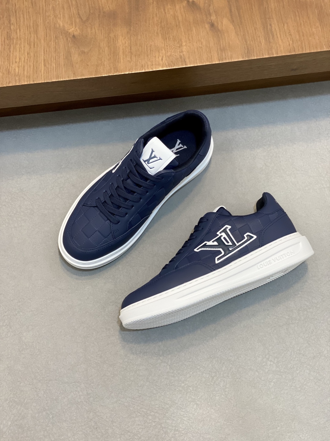 루이비통 Louis Vuitton 스니커즈