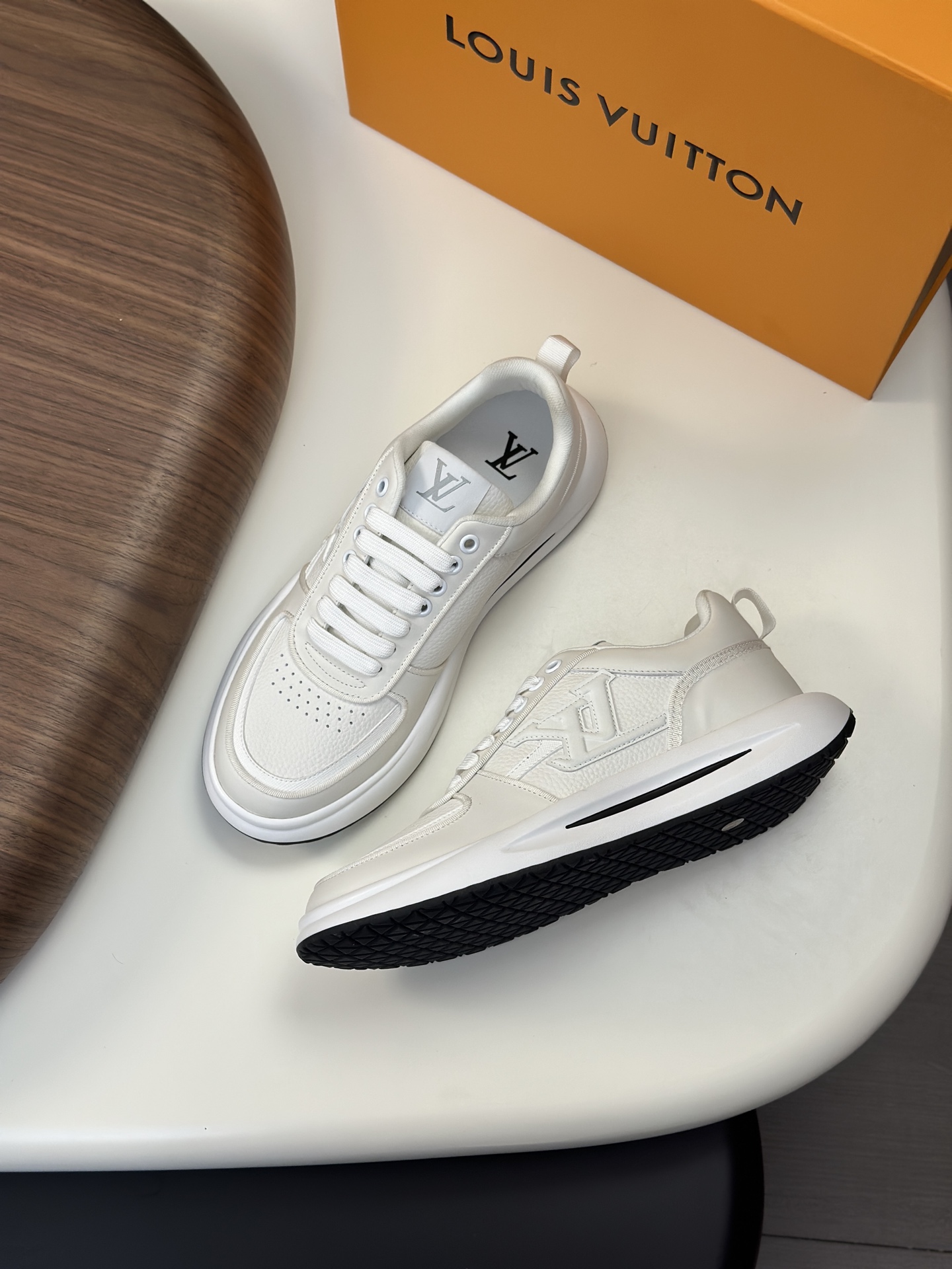 루이비통 Louis Vuitton 스니커즈