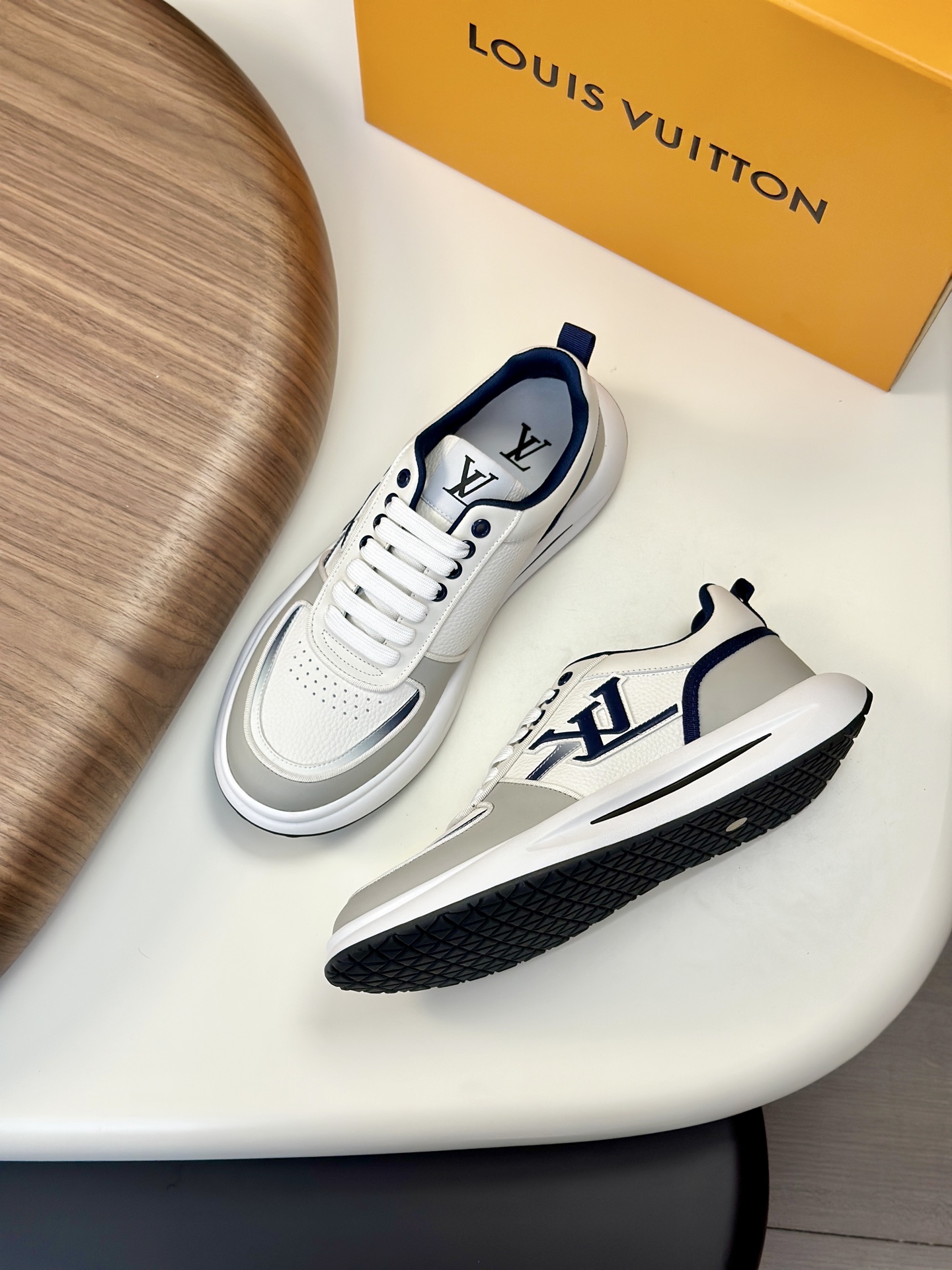 루이비통 Louis Vuitton 스니커즈
