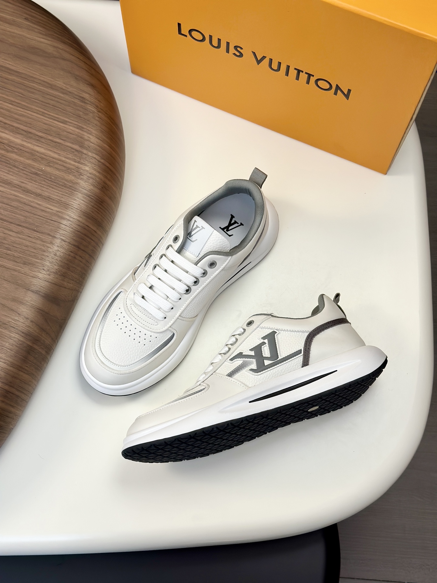 루이비통 Louis Vuitton 스니커즈
