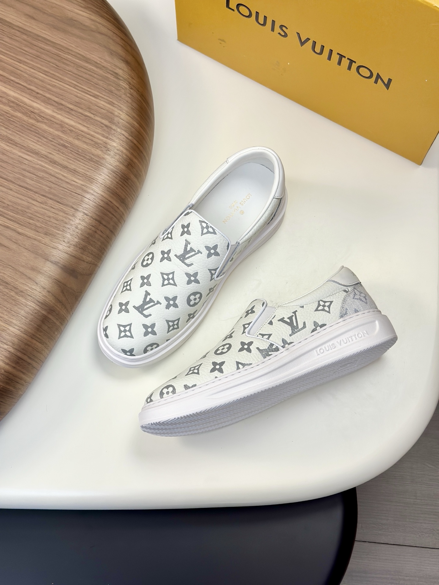 루이비통 Louis Vuitton 스니커즈