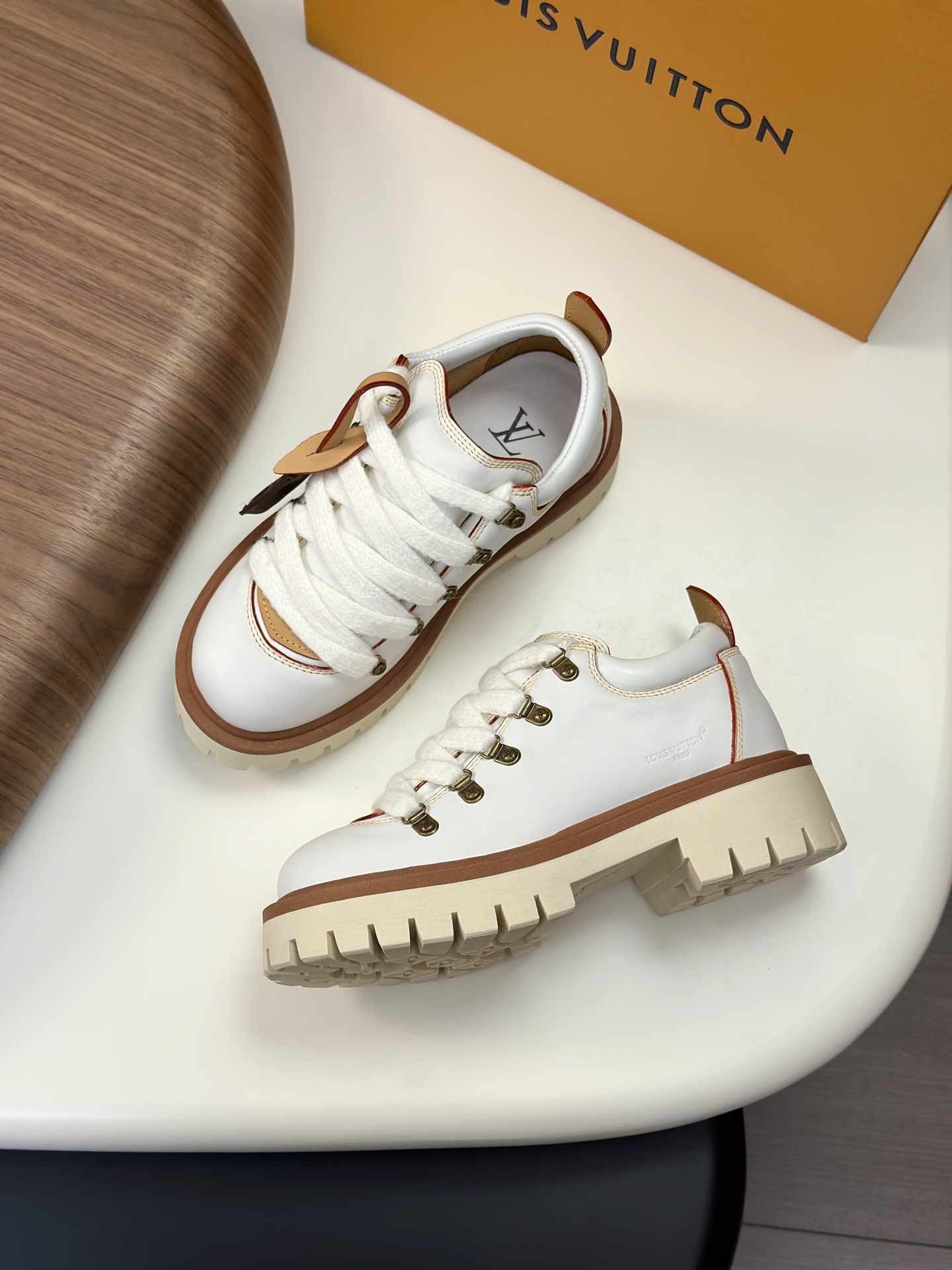 루이비통 Louis Vuitton 스니커즈