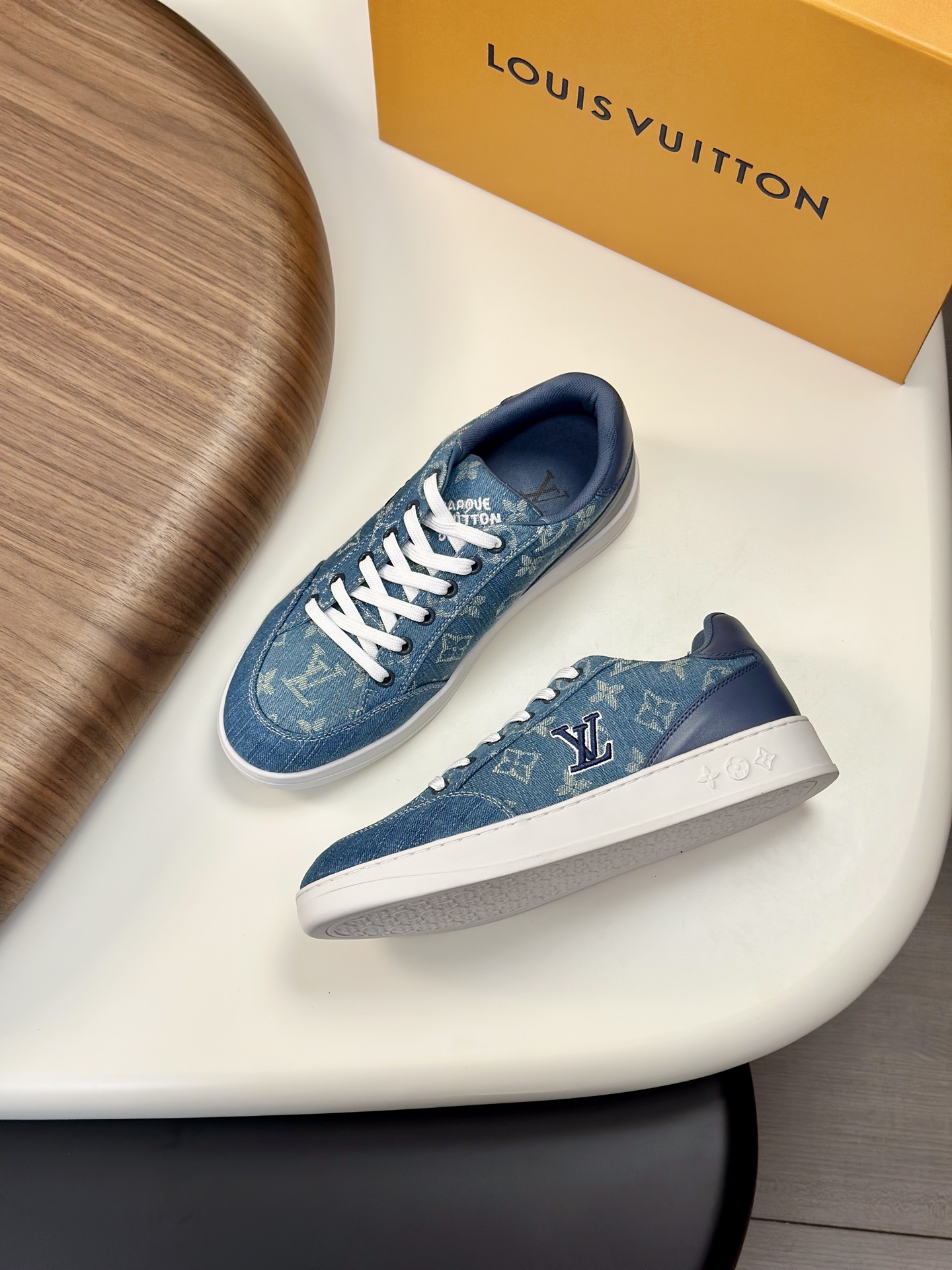루이비통 Louis Vuitton 스니커즈