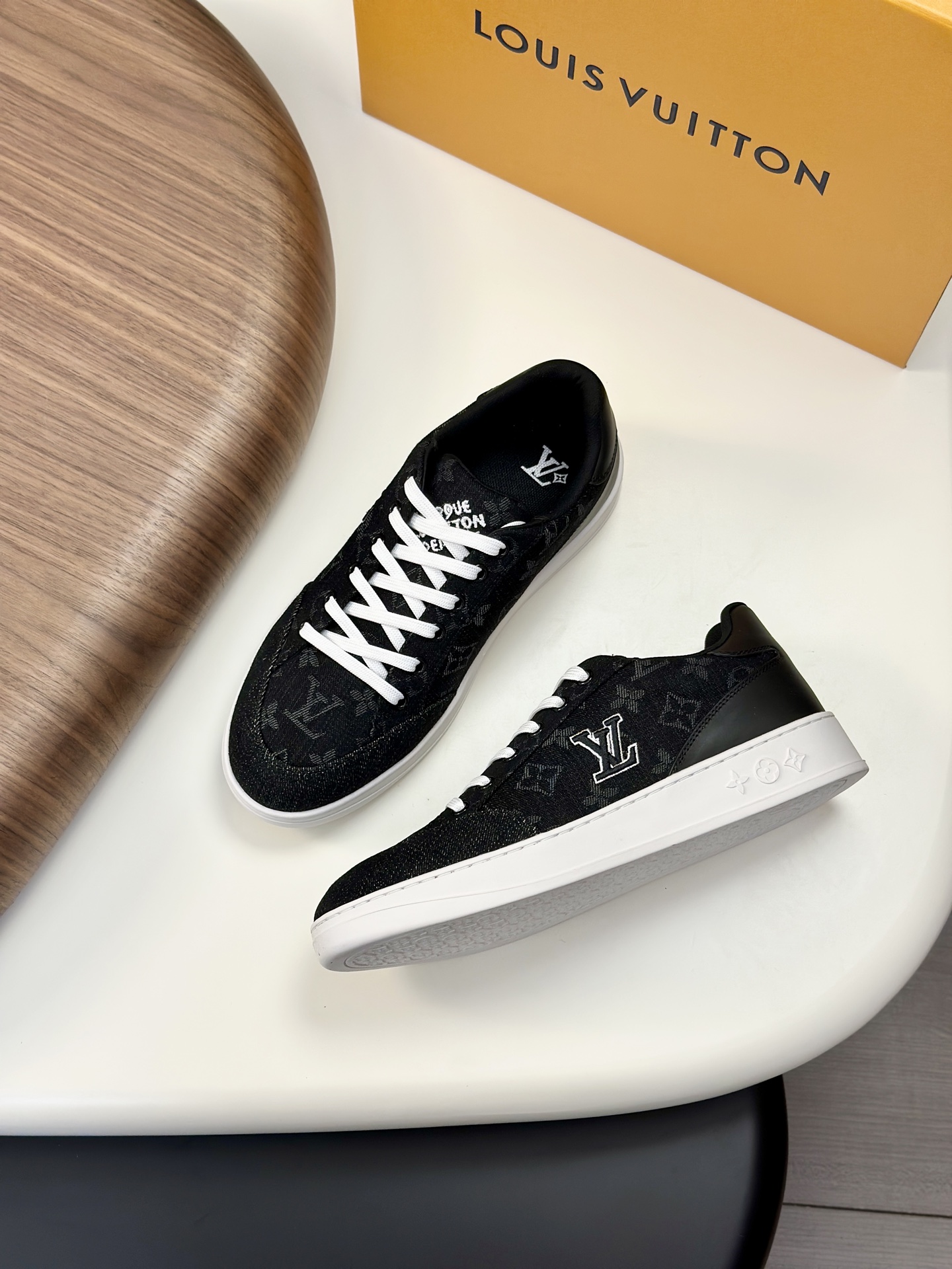 루이비통 Louis Vuitton 스니커즈