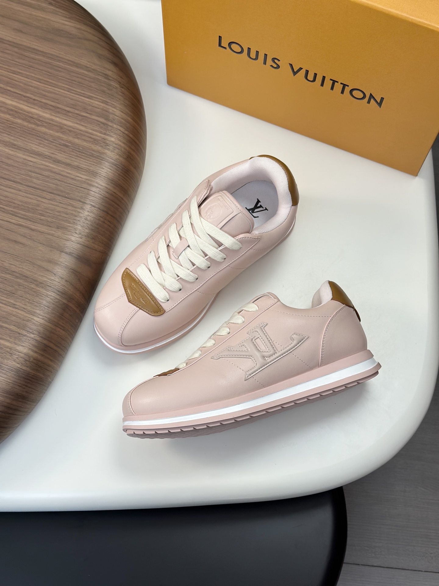 루이비통 Louis Vuitton 스니커즈