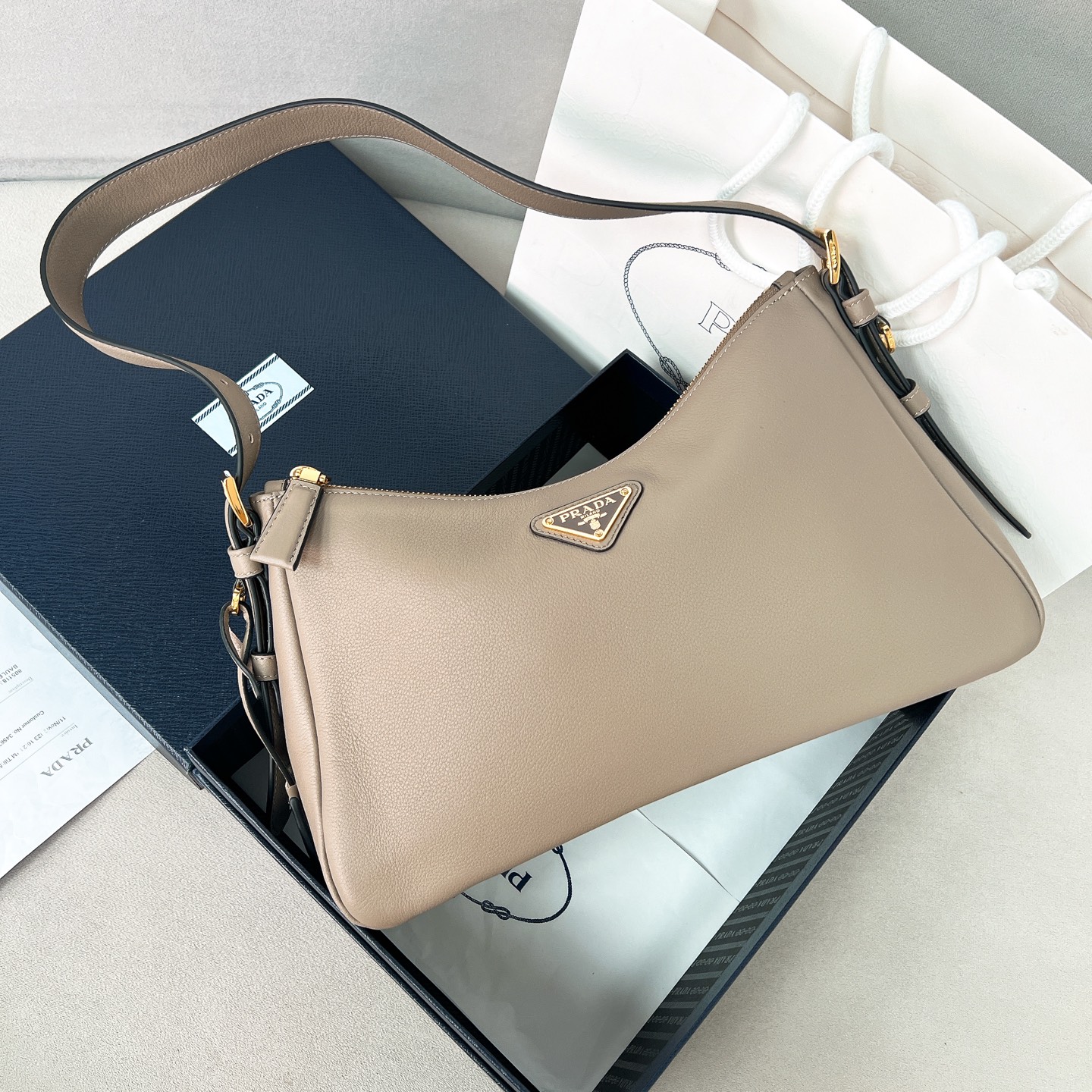 프라다 Prada 1BC229 에메 미디엄 가죽 숄더백 31CM