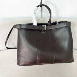 프라다 Prada 2VG126 벨트가 달린 가죽  버클 백 48cm