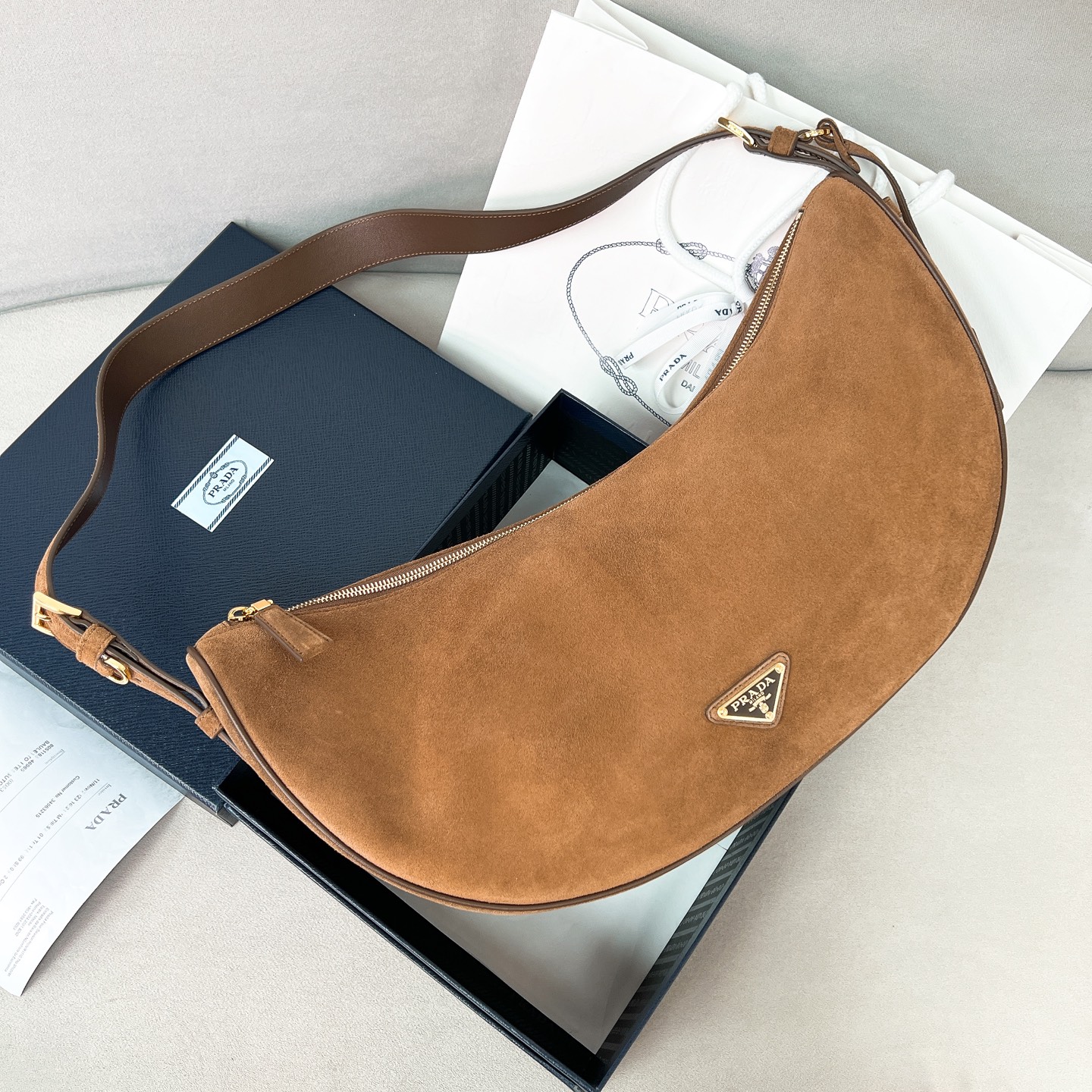 프라다 Prada 1BC255 드뮈룬 라지 스웨이드 숄더백 42cm