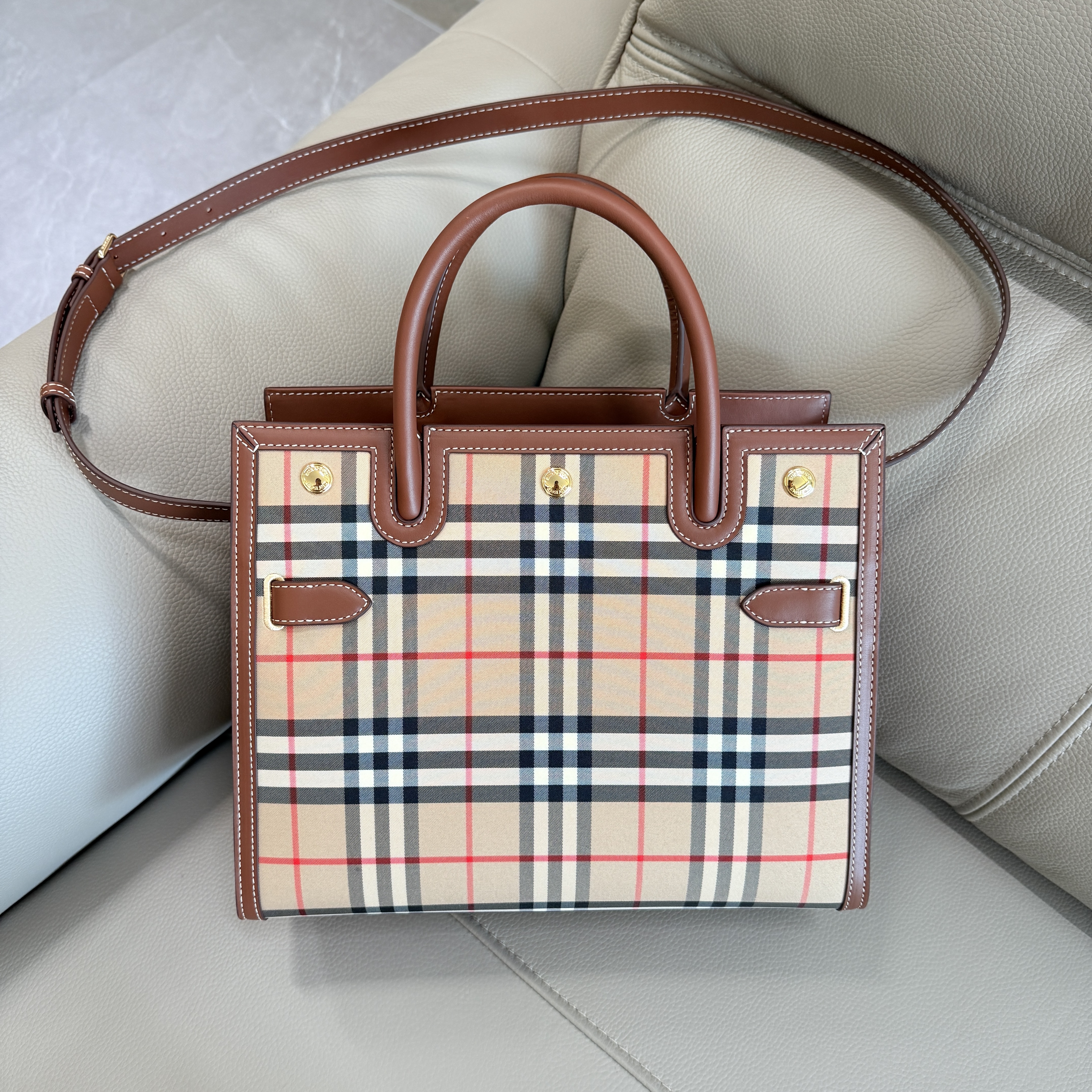 버버리 Burberry 2661 Vintage Check Two-Handle Title Bag Archive Beige 32cm