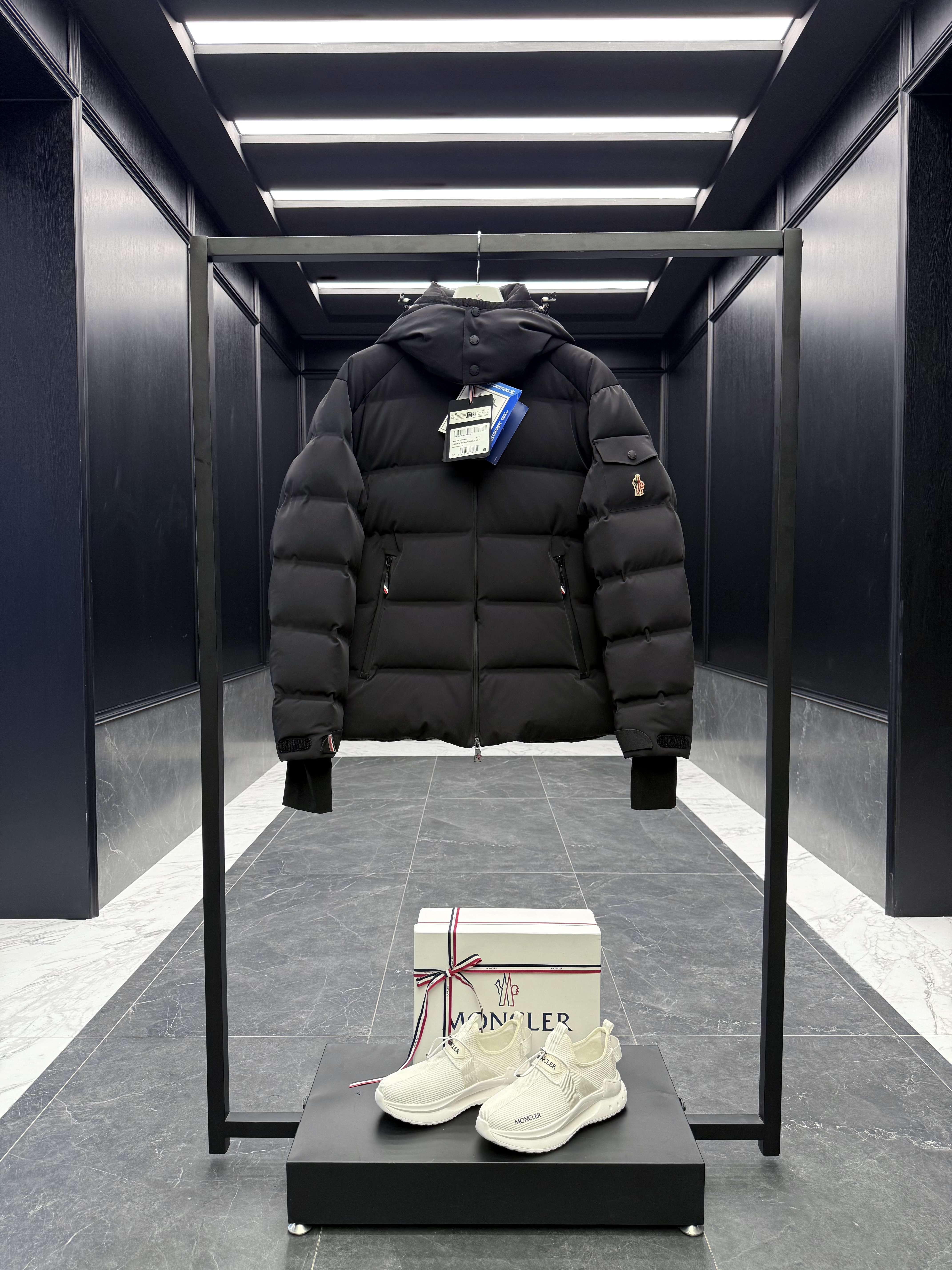 몽클레어 Moncler Montgetech 다운재킷。