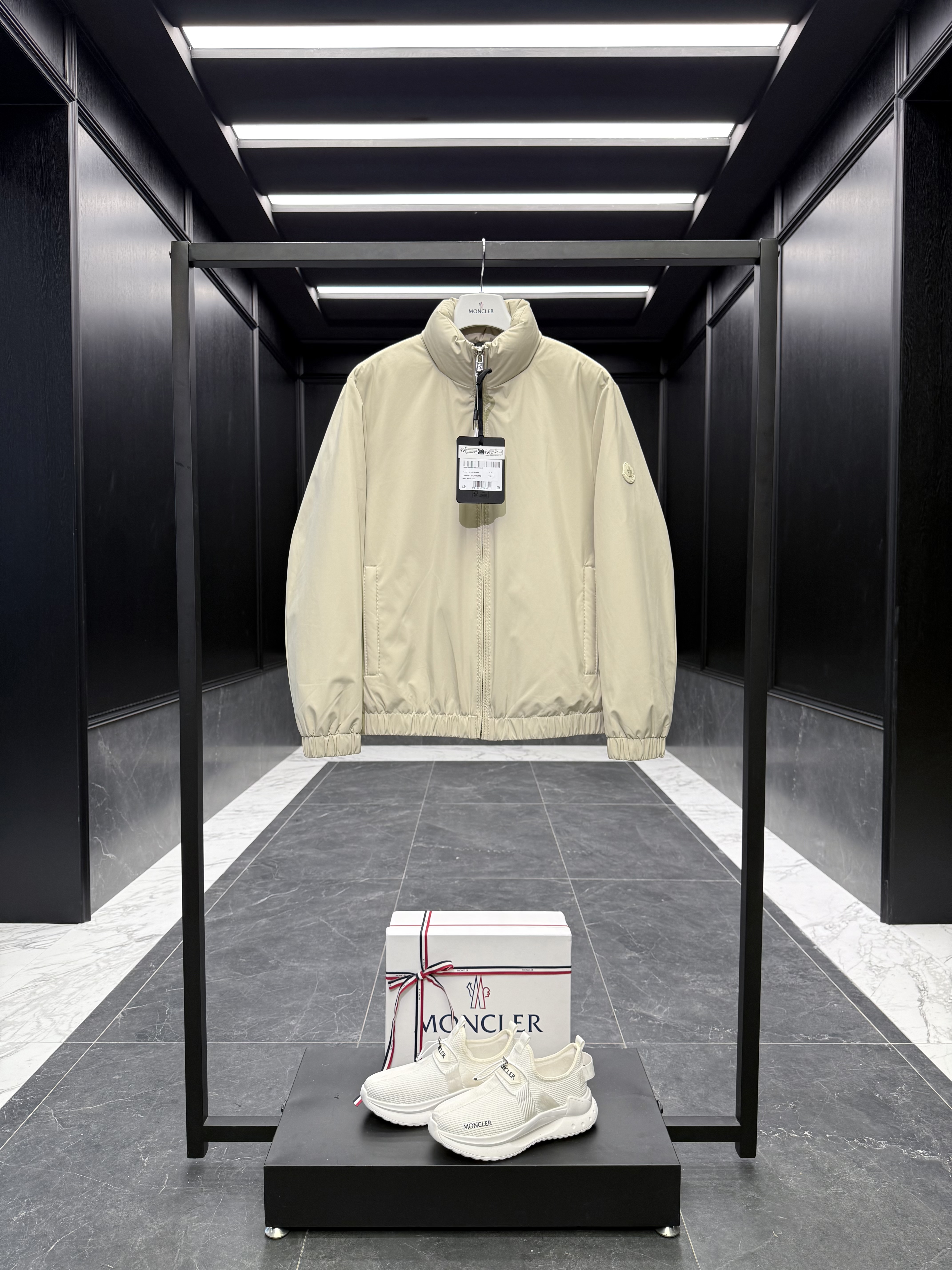 몽클레어 Moncler Luserna 다운재킷.