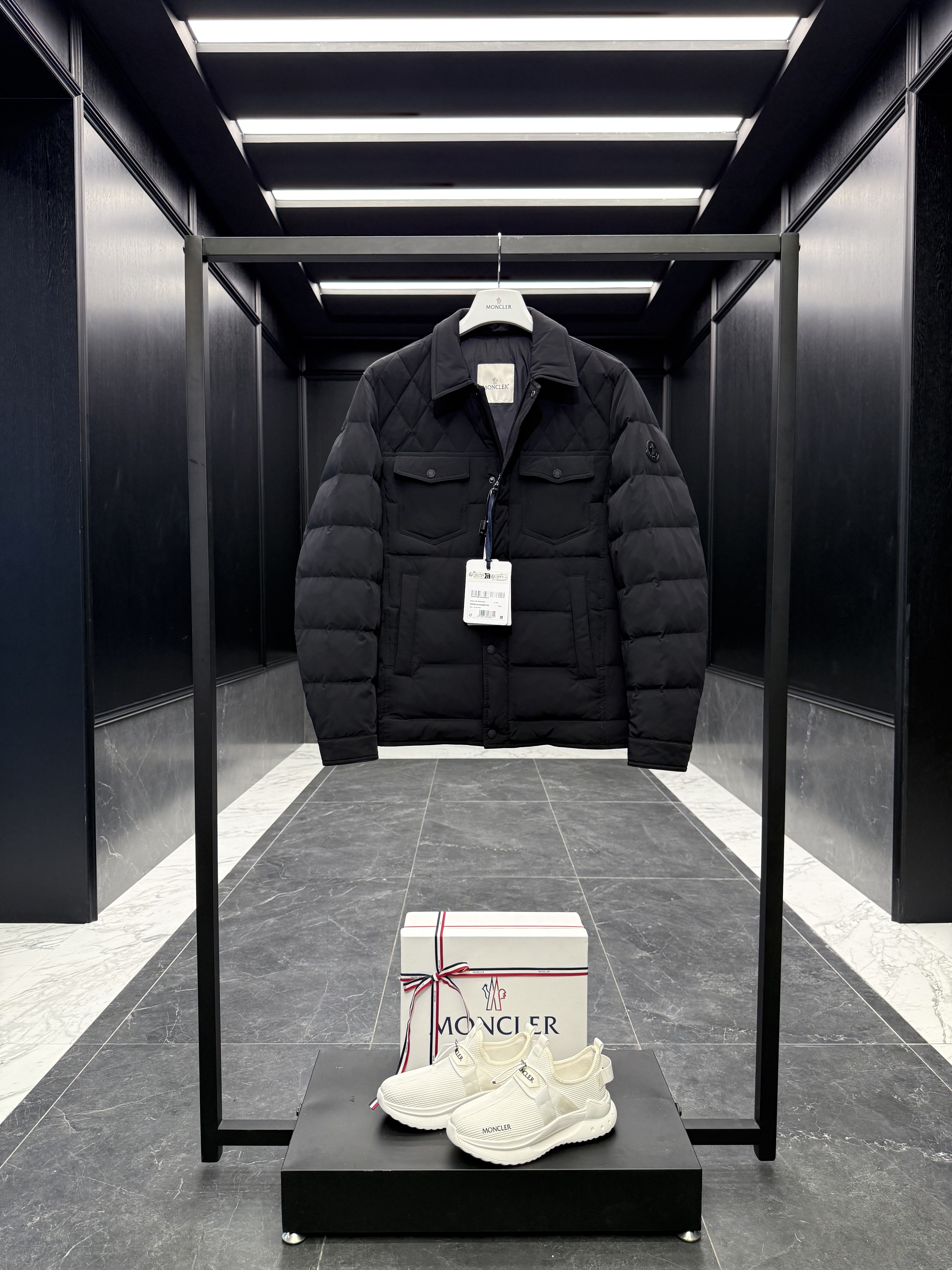 몽클레어 Moncler 다운재킷.