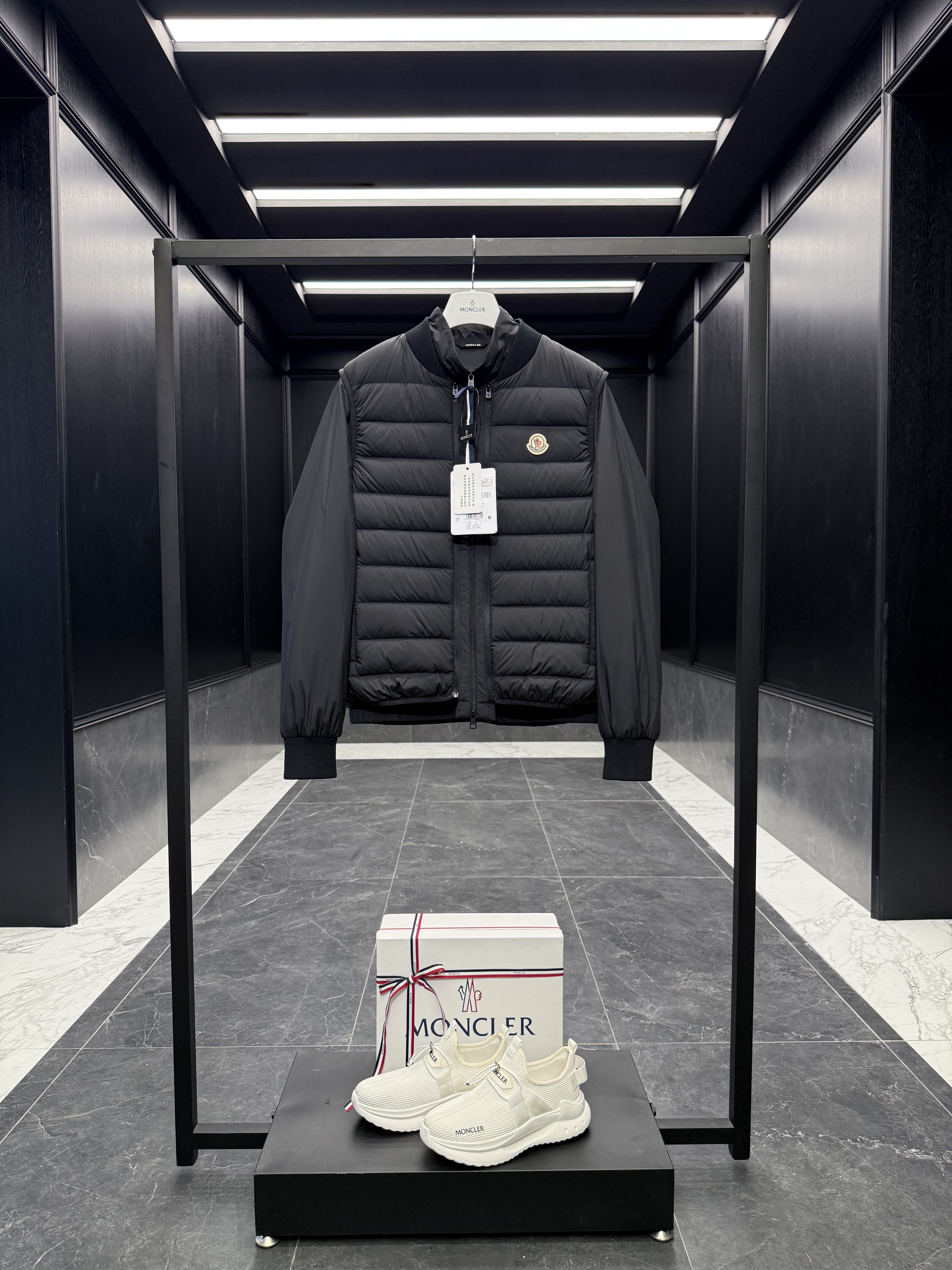 몽클레어 Moncler Verney 다운재킷.