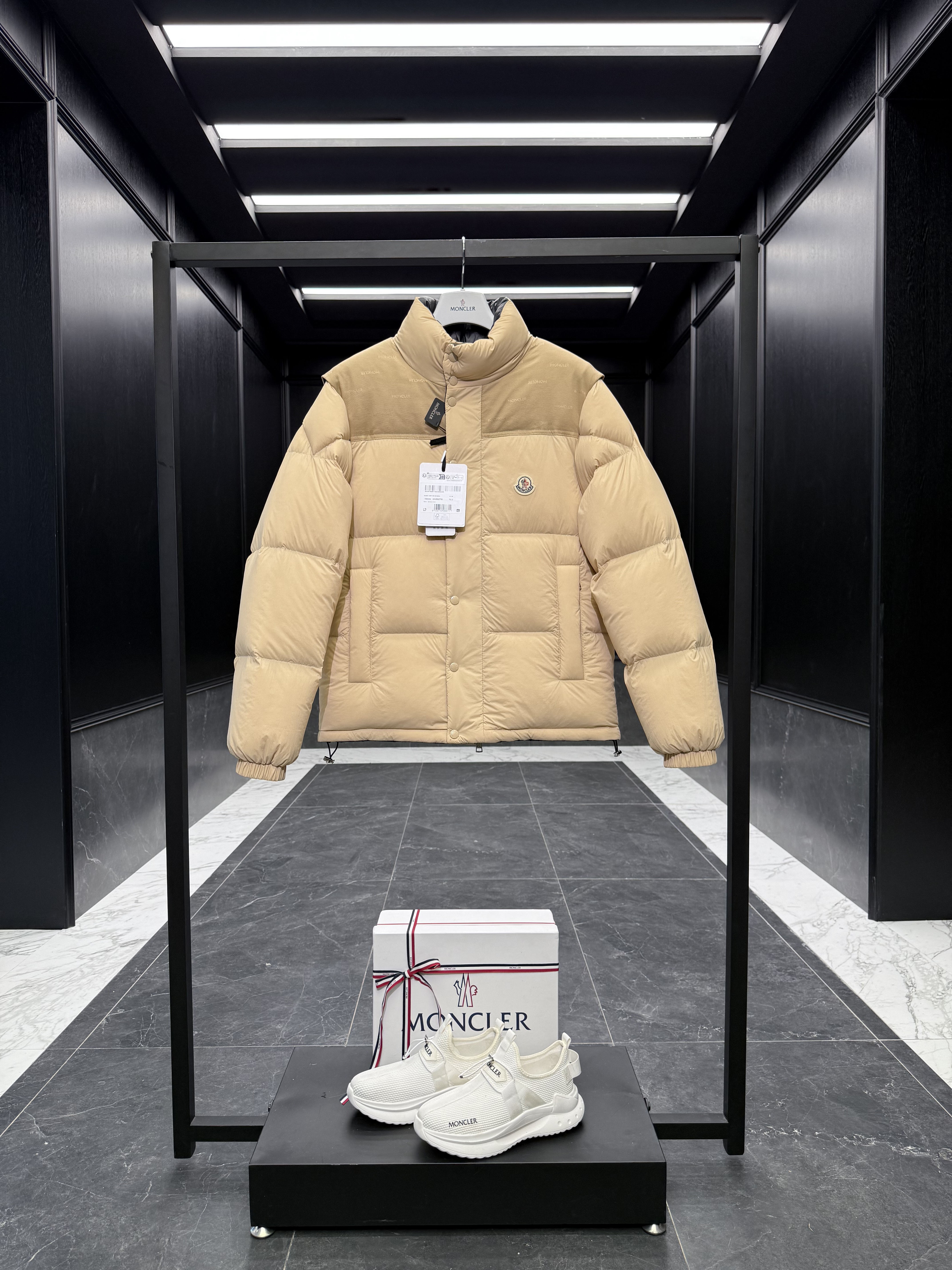 몽클레어 Moncler Verone 다운재킷.