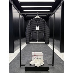 몽클레어 Moncler Valmasque  다운재킷