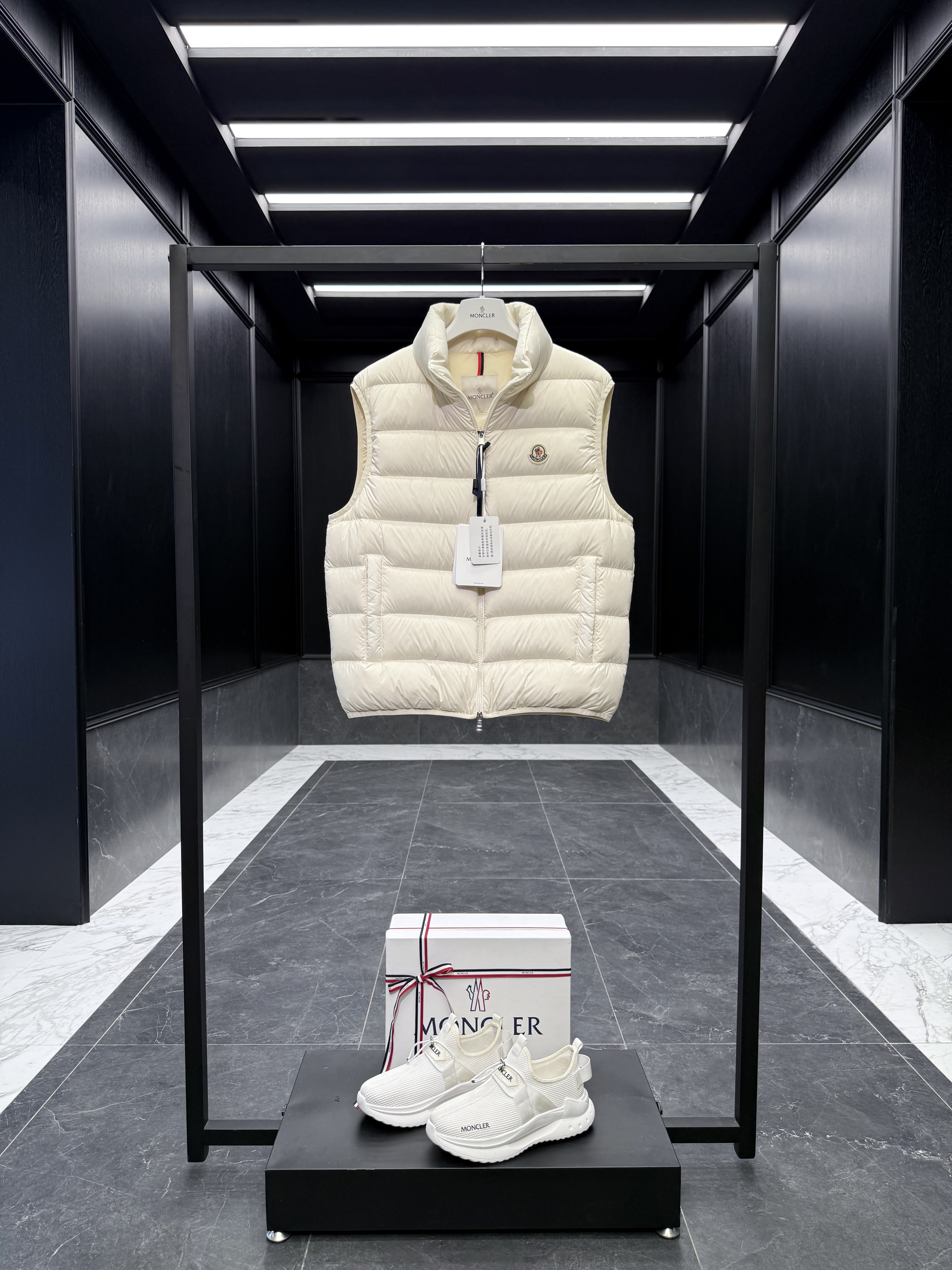 몽클레어 Moncler Contrin 조끼 패딩。