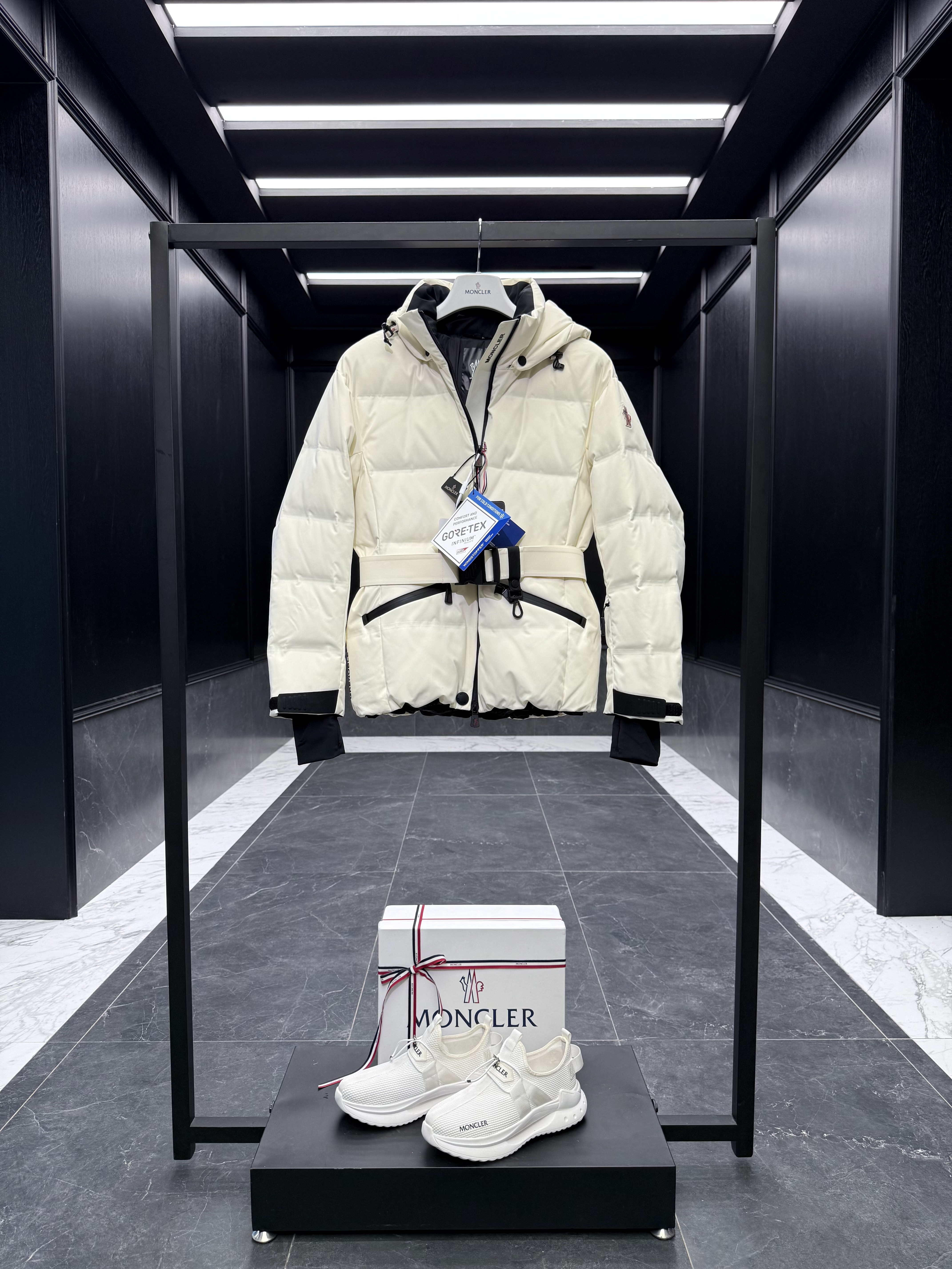 몽클레어 Moncler Tolima 다운재킷.