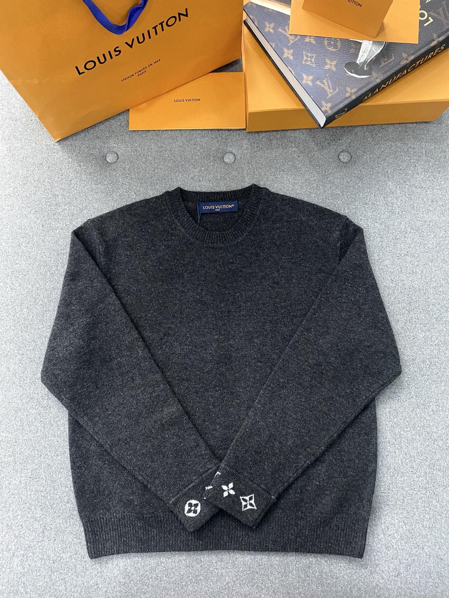 루이비통 Louis Vuitton 스웨터