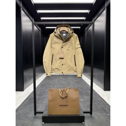 버버리 Burberry 다운재킷.