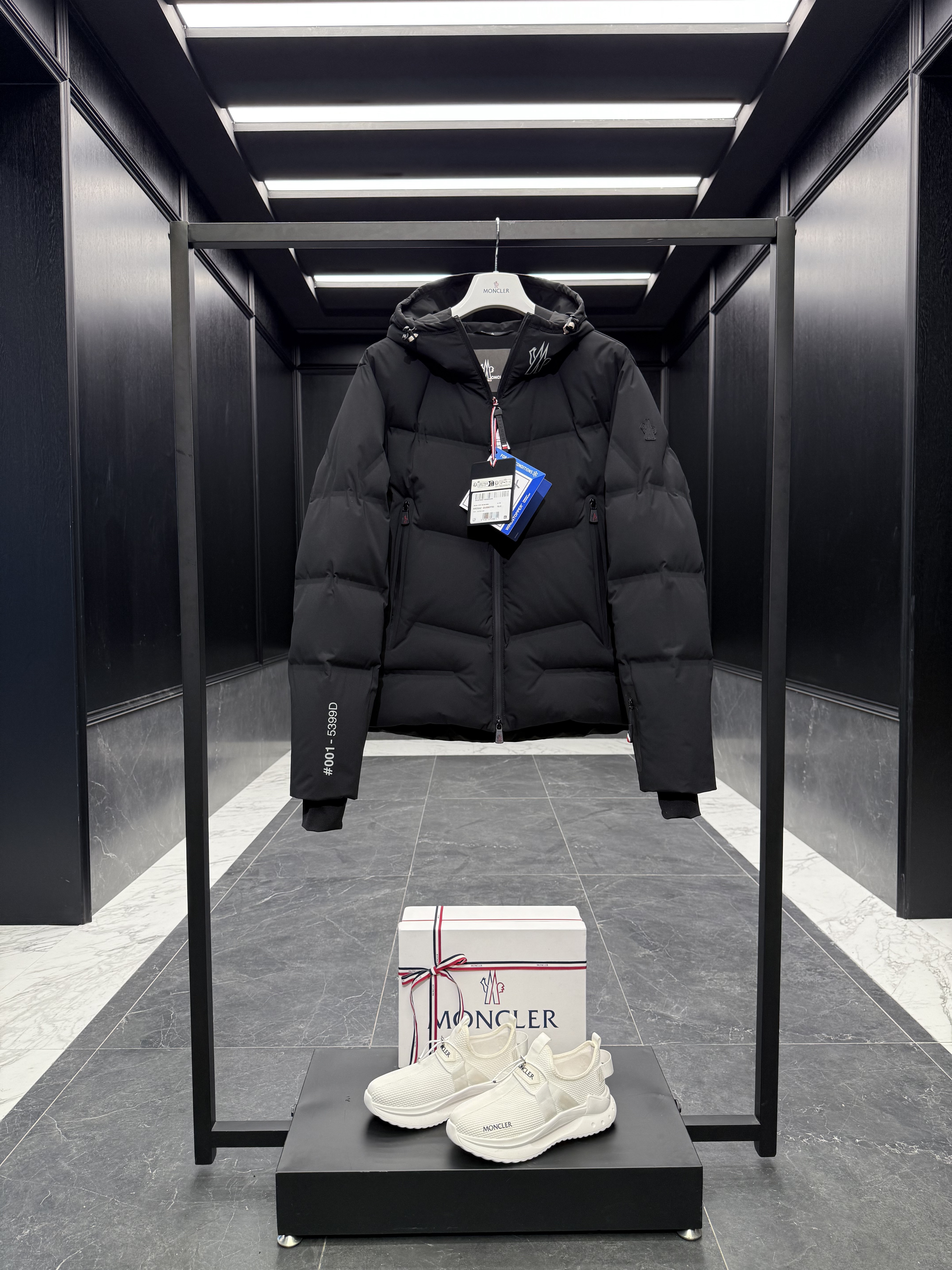 몽클레어 Moncler Arcesaz   다운재킷